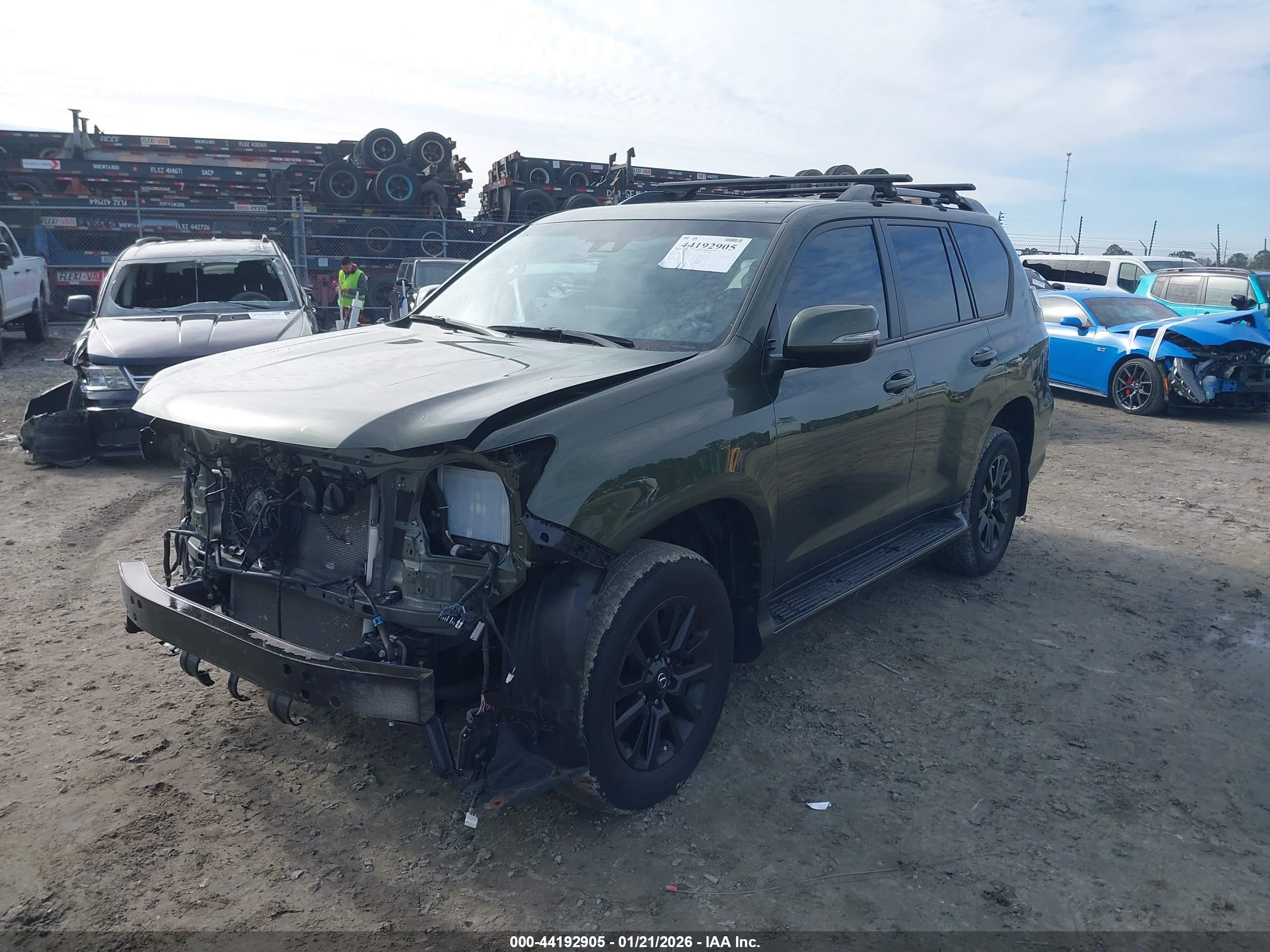 LEXUS GX image 2