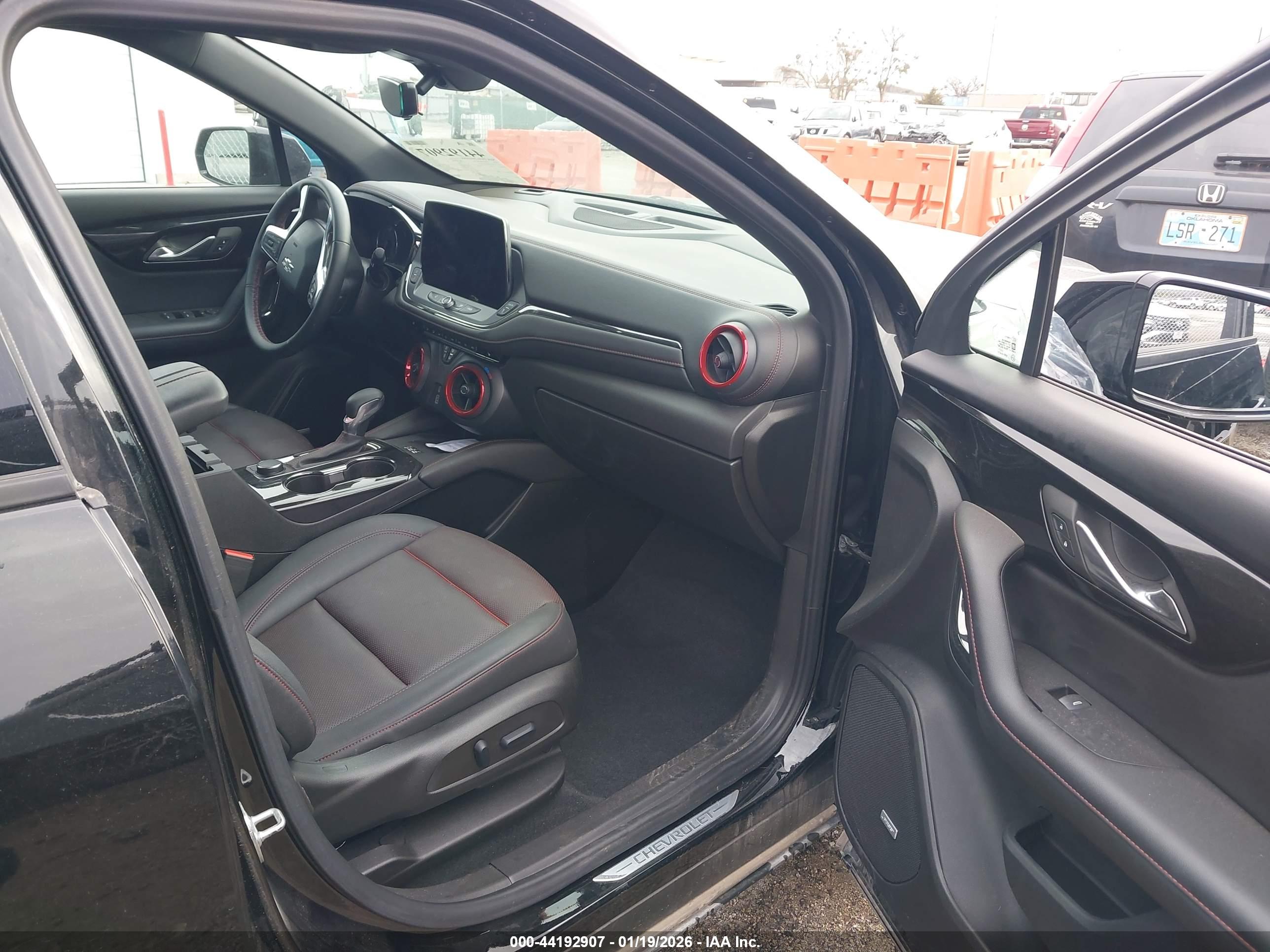 CHEVROLET BLAZER image 5