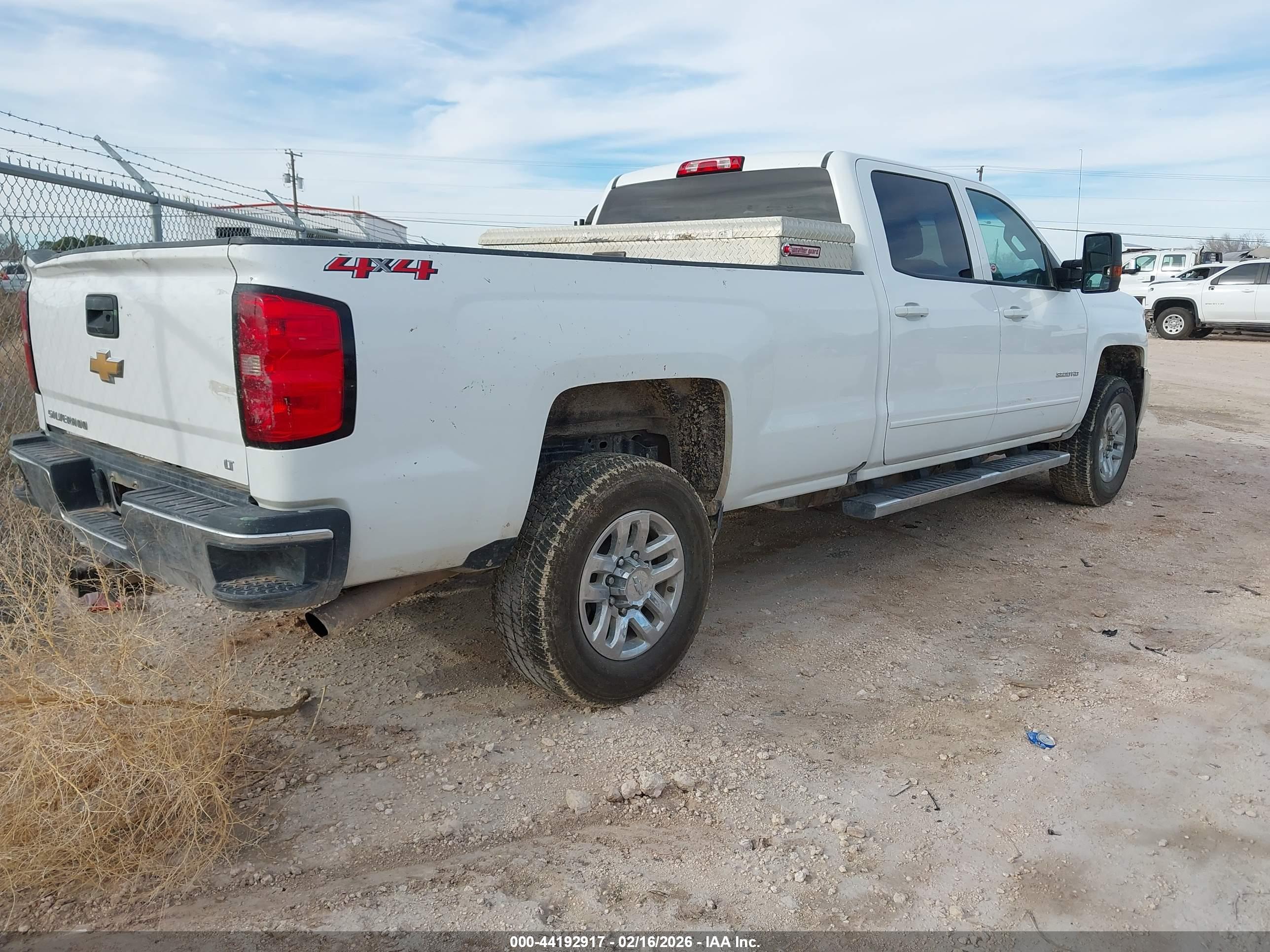 CHEVROLET SILVERADO image 4