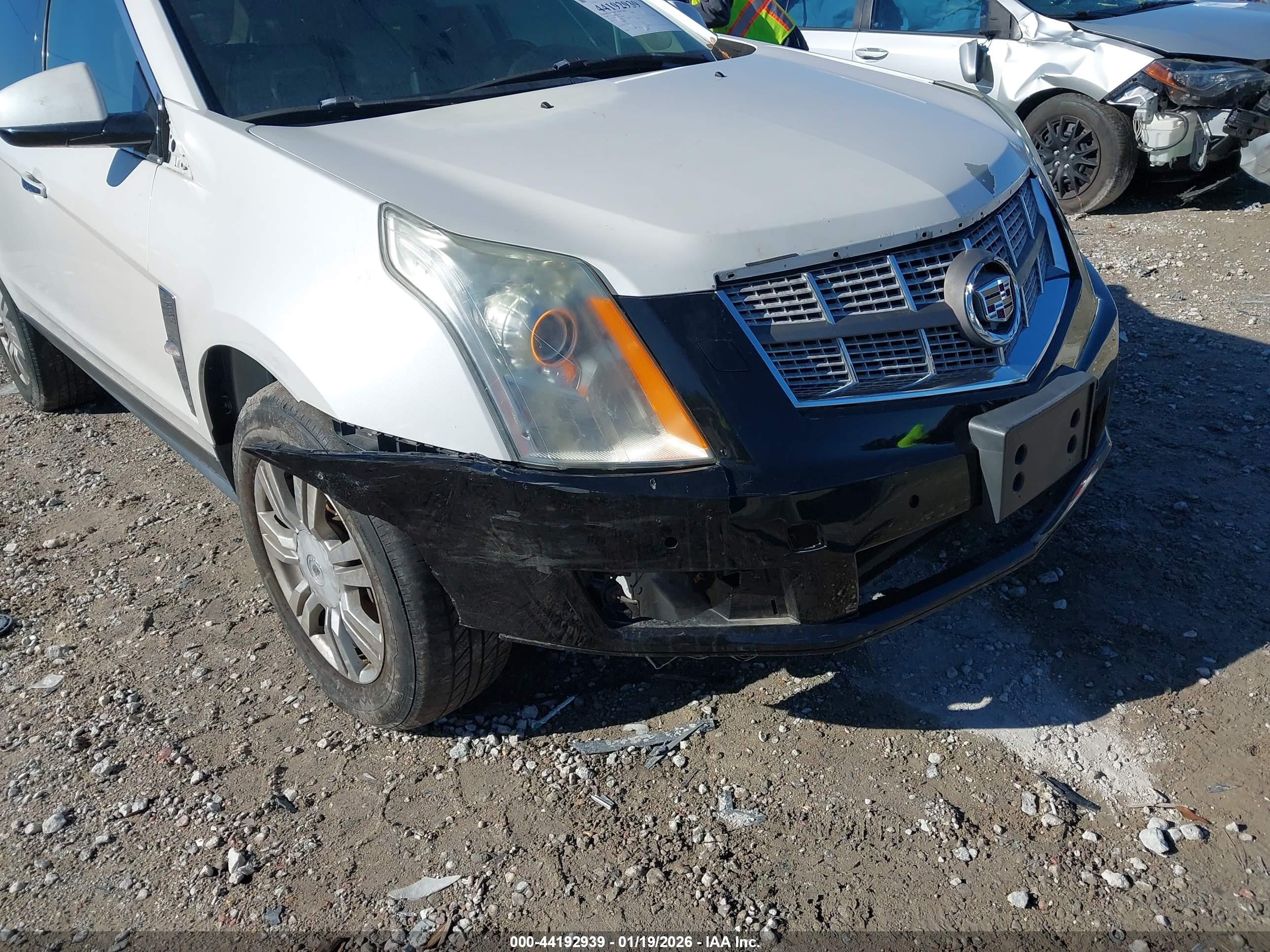 CADILLAC SRX image 6