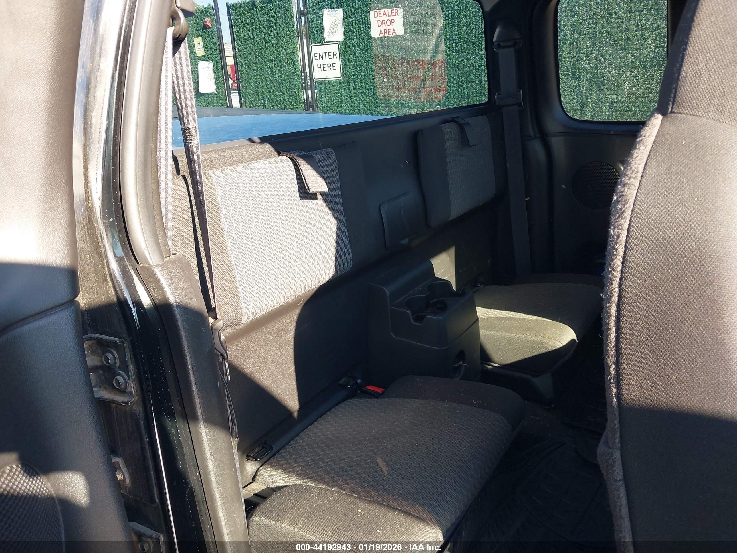 CHEVROLET COLORADO image 8