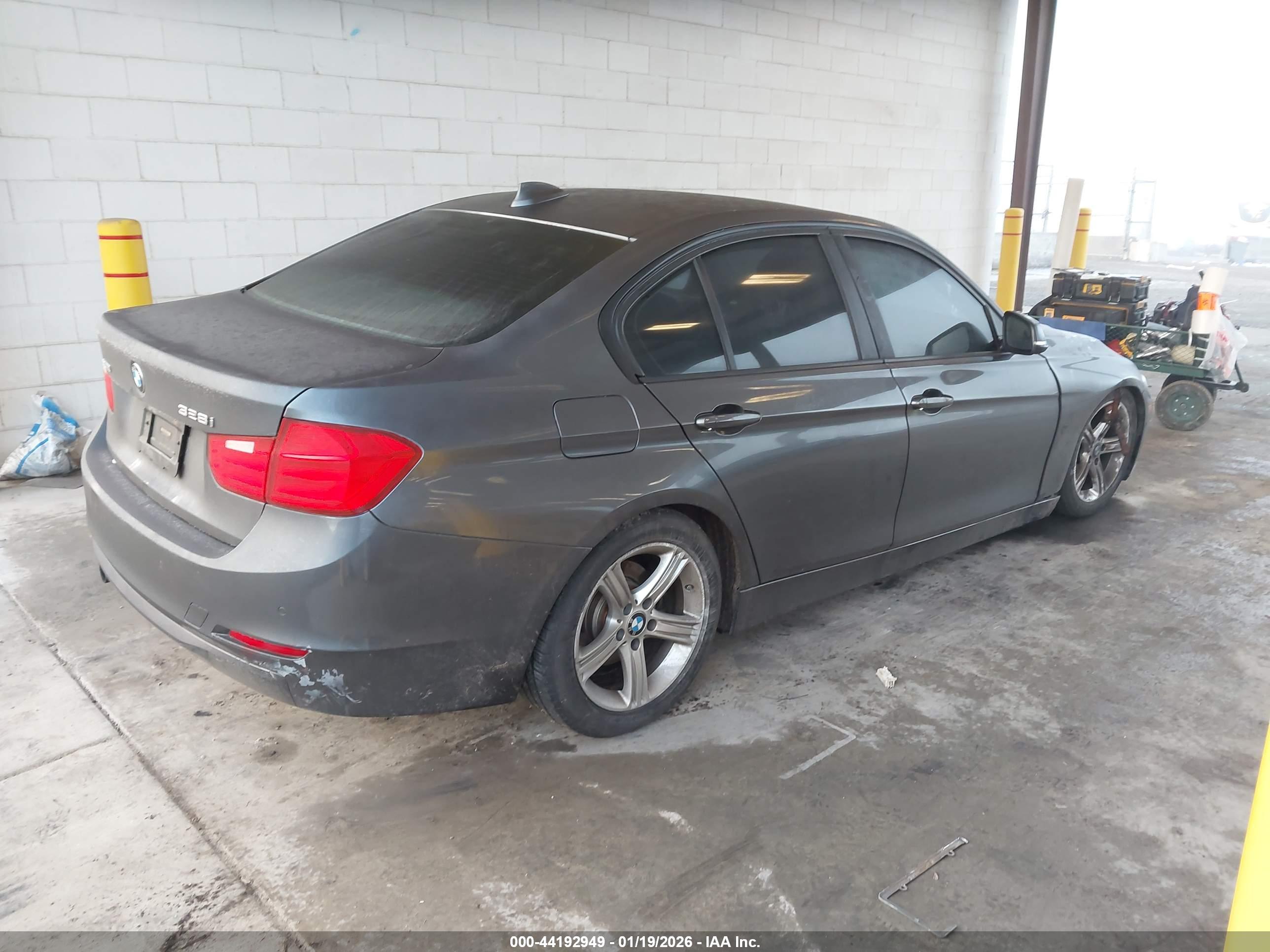BMW 328I image 4