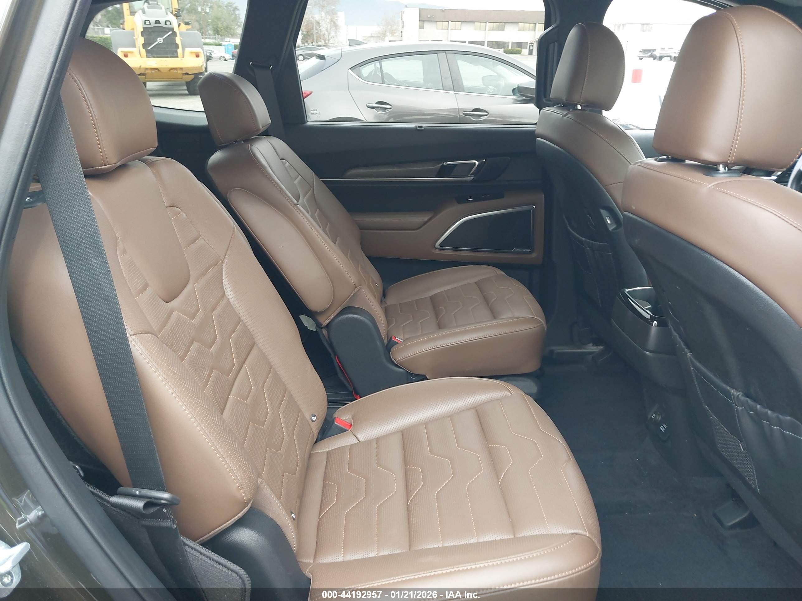 KIA TELLURIDE image 8