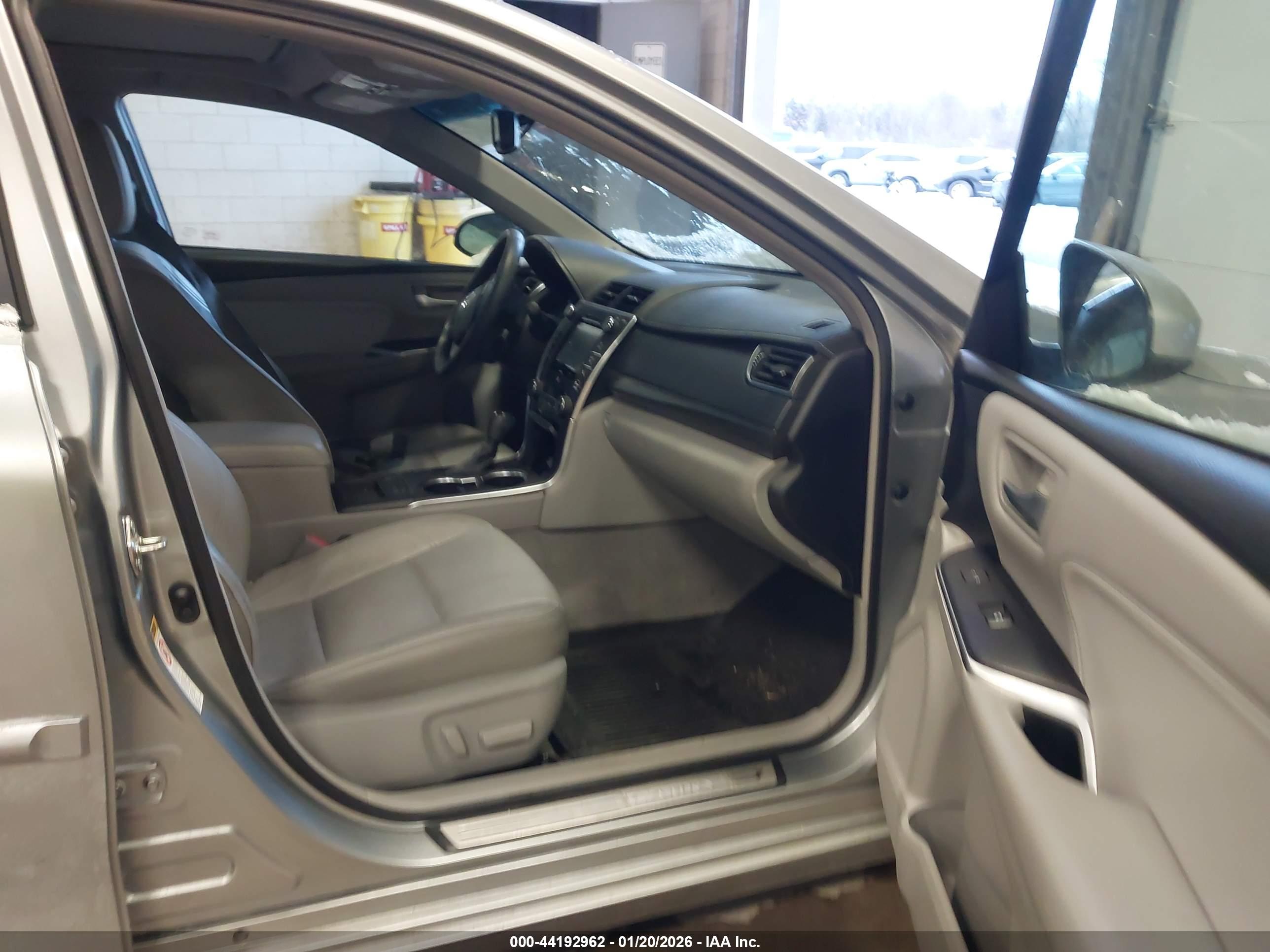 TOYOTA CAMRY image 5