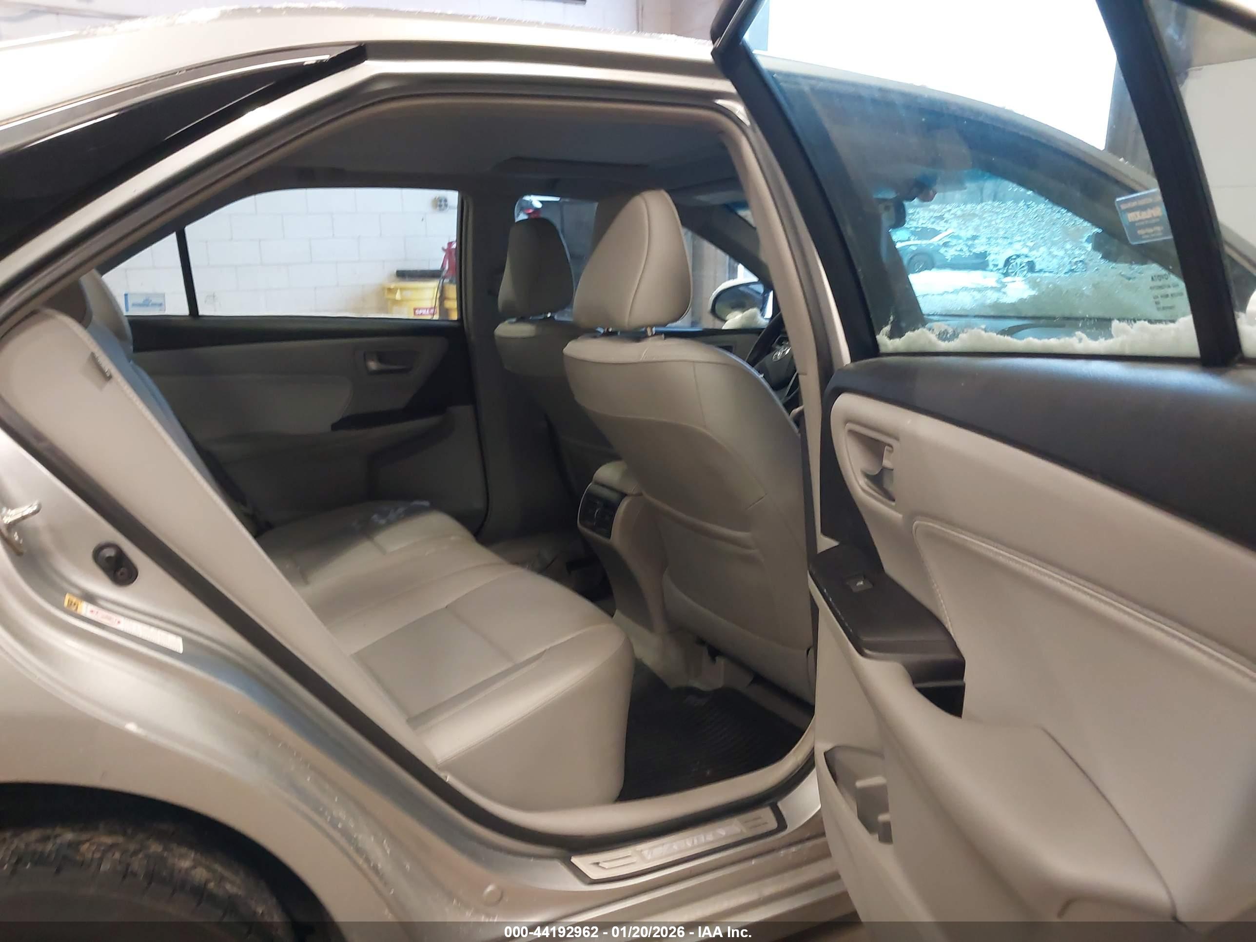 TOYOTA CAMRY image 8