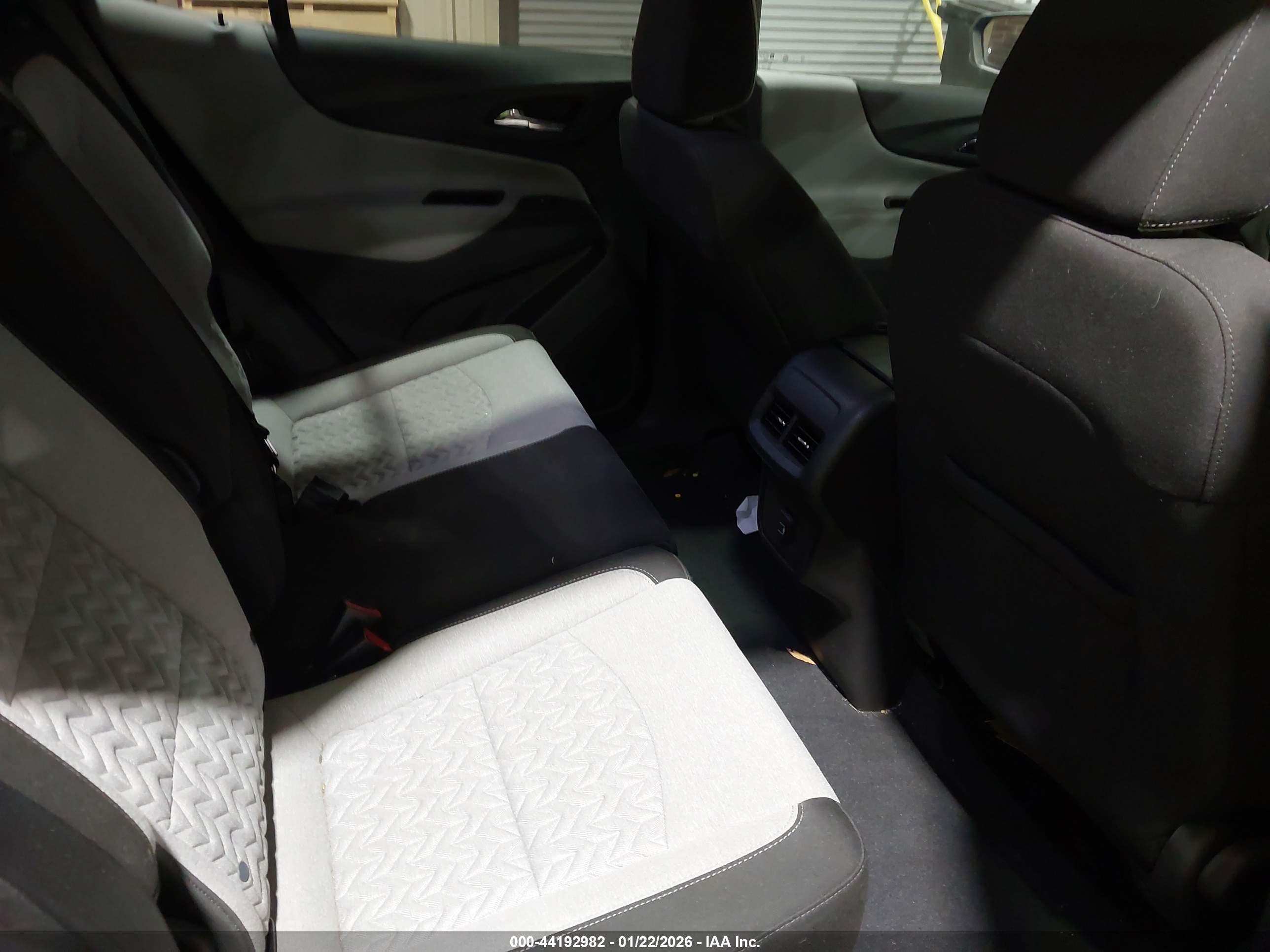 CHEVROLET EQUINOX image 8