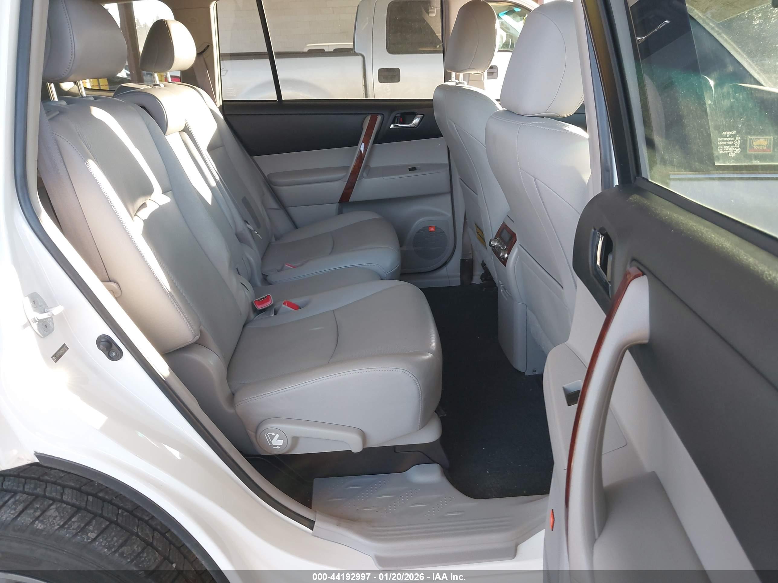 TOYOTA HIGHLANDER image 8