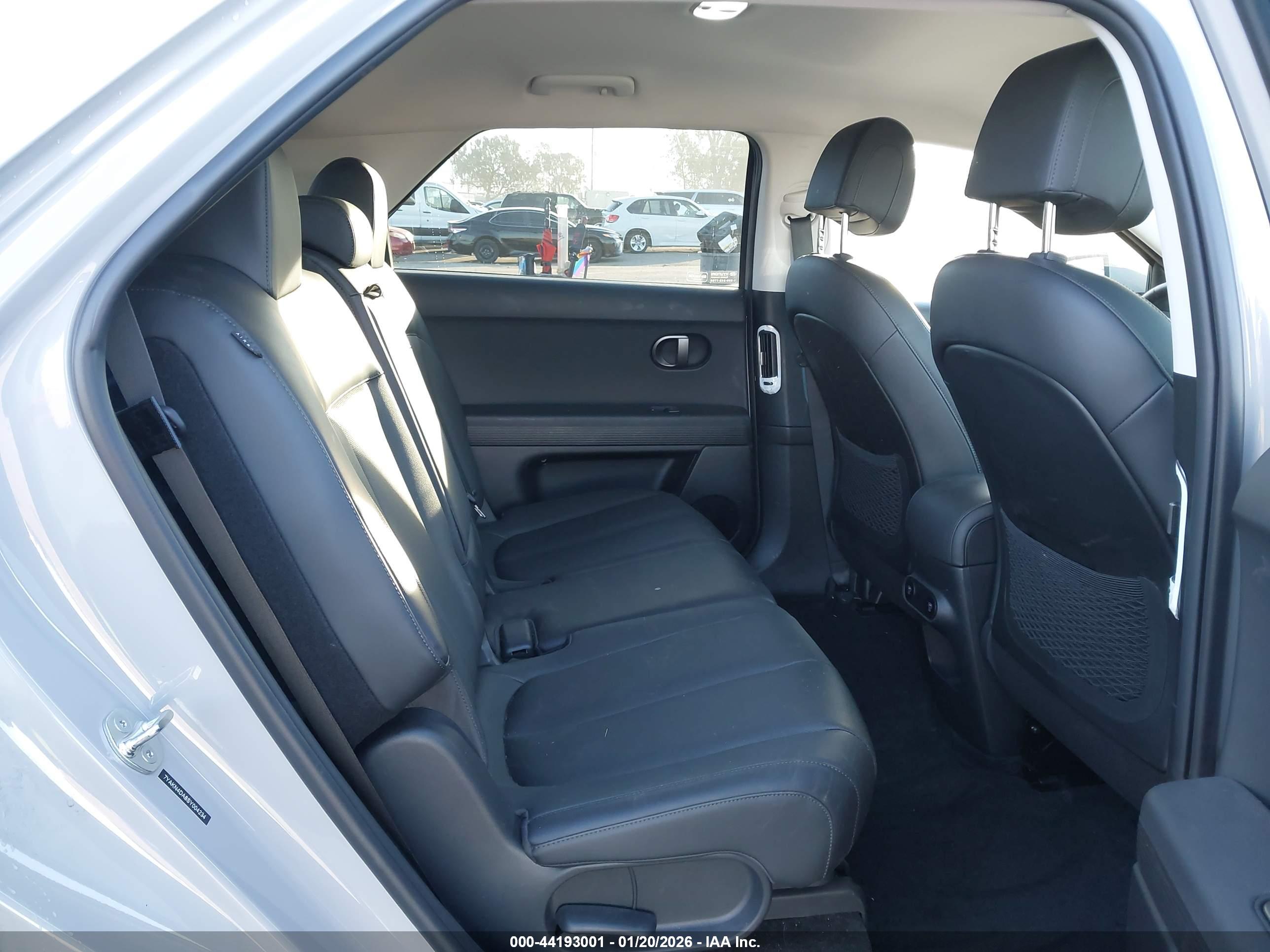 HYUNDAI IONIQ image 8