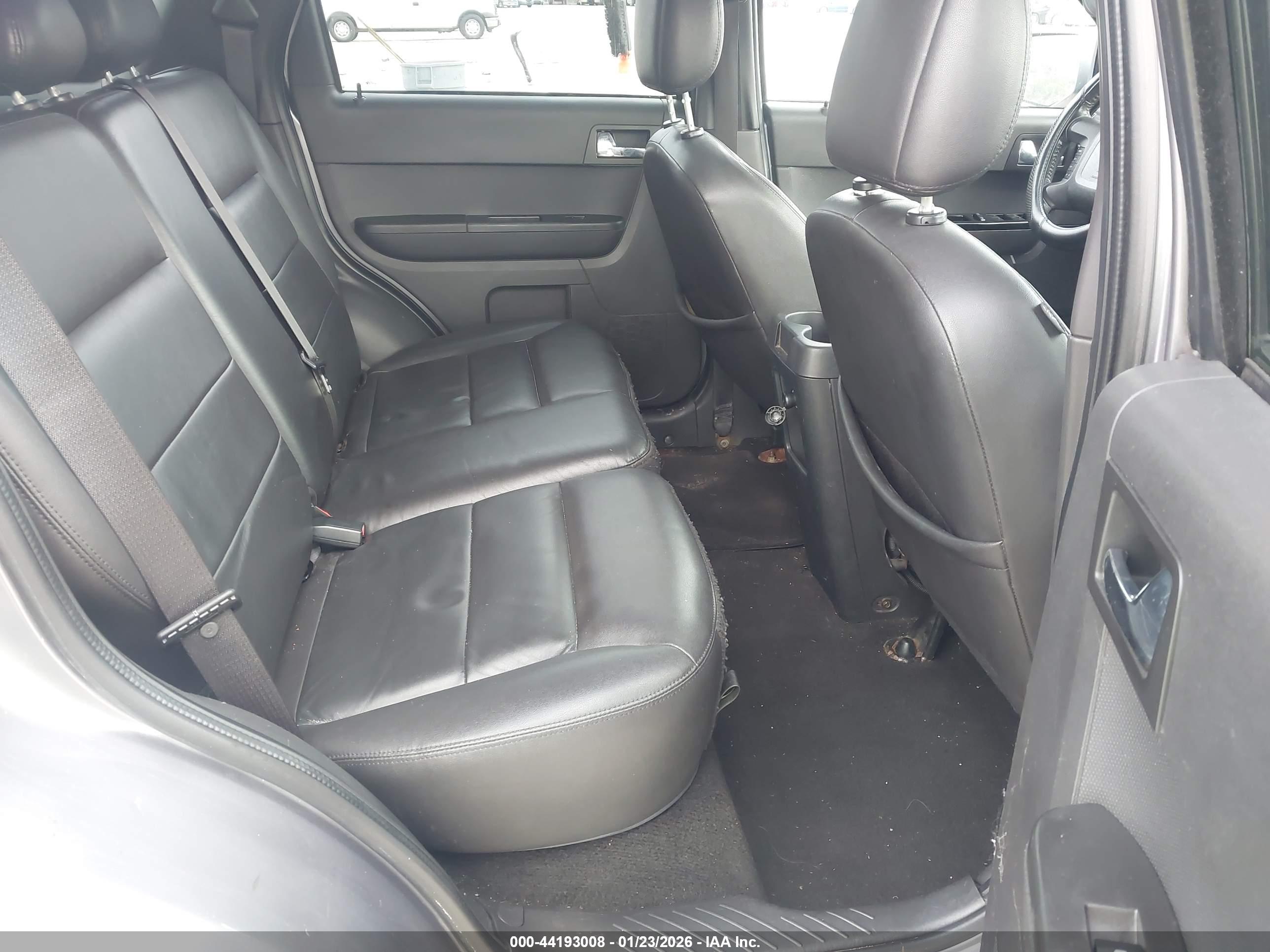 FORD ESCAPE image 8