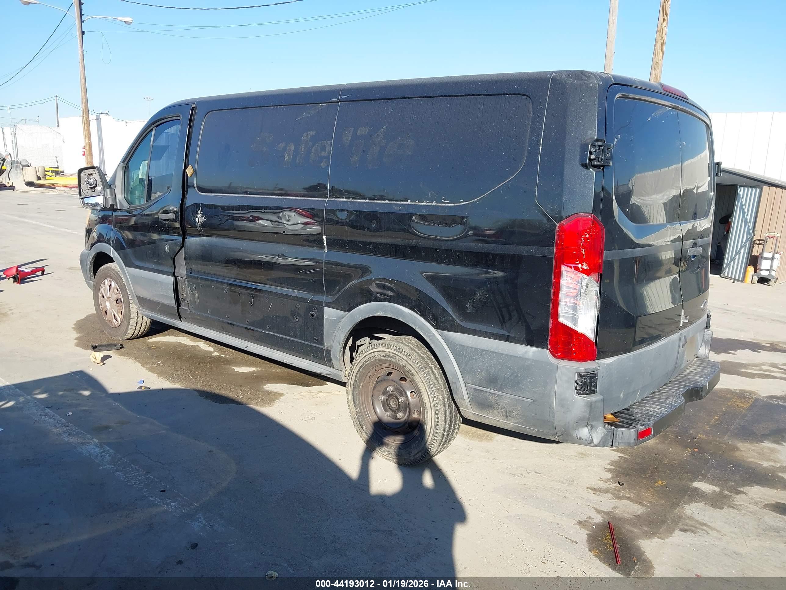 FORD TRANSIT-150 image 3