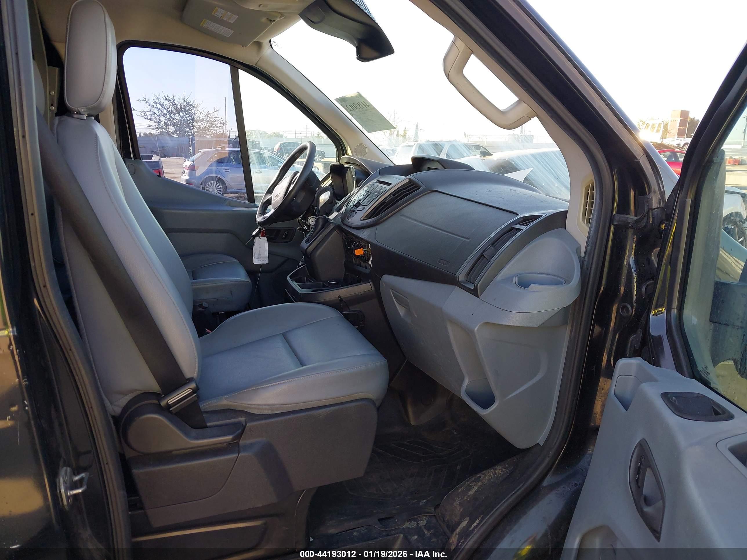 FORD TRANSIT-150 image 5