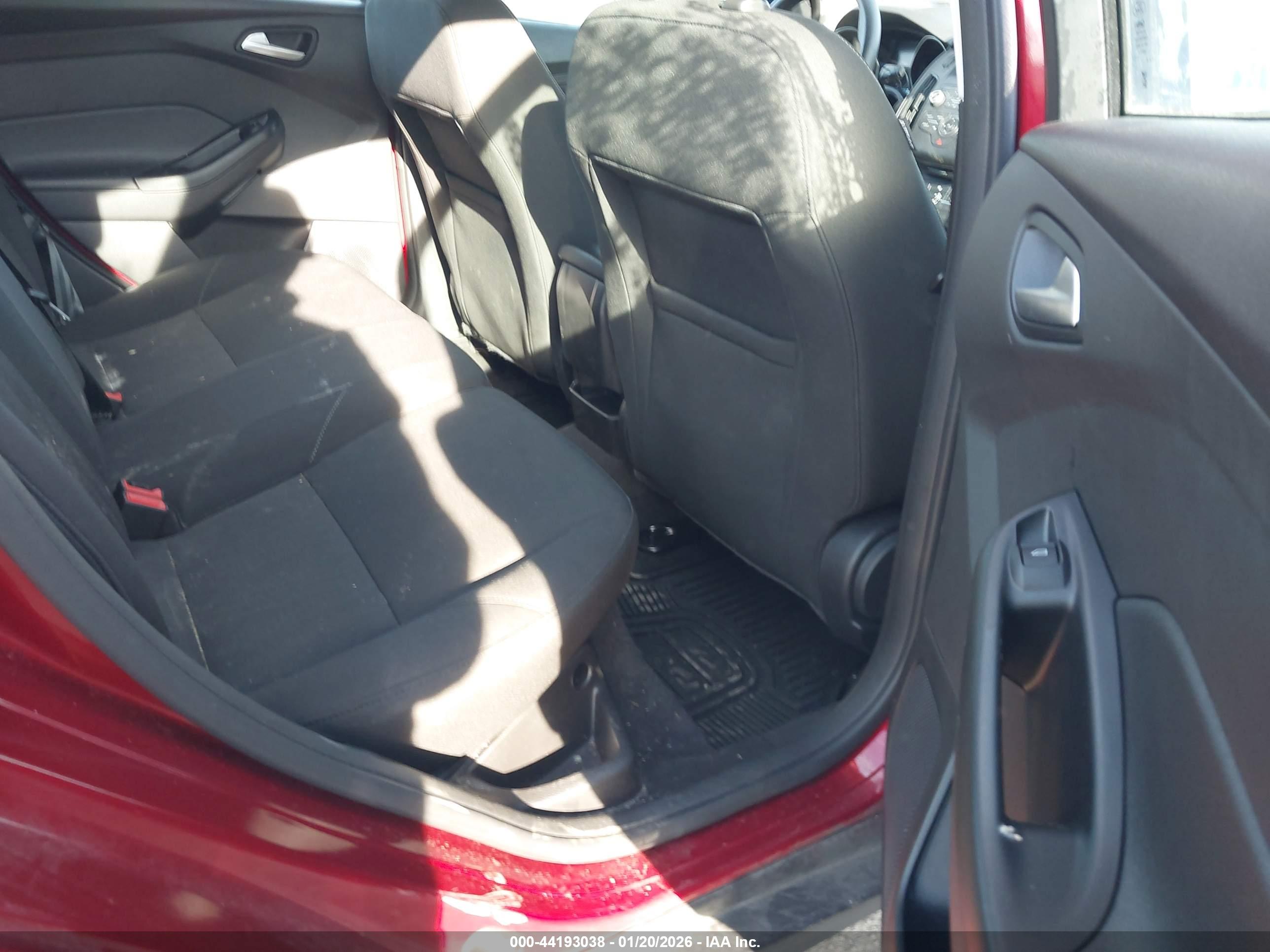 FORD FOCUS image 8