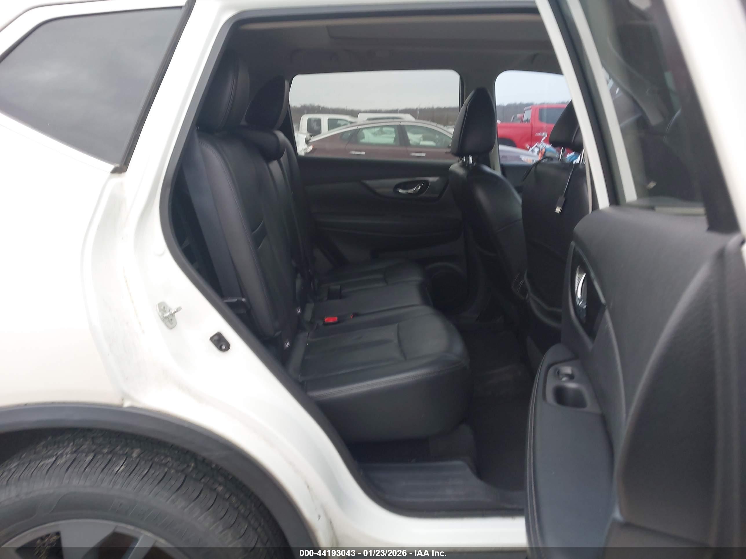 NISSAN ROGUE image 8
