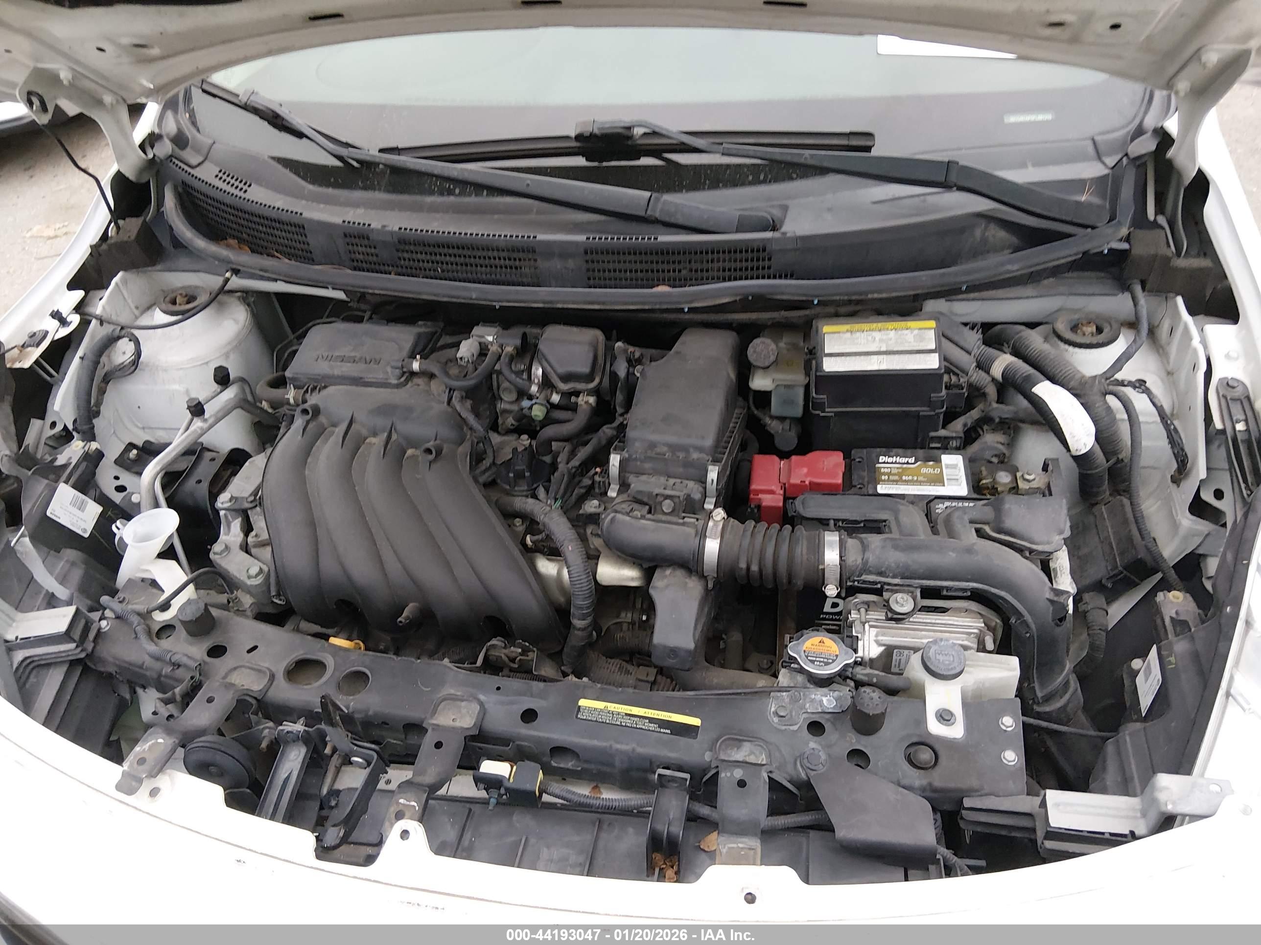 NISSAN VERSA image 10