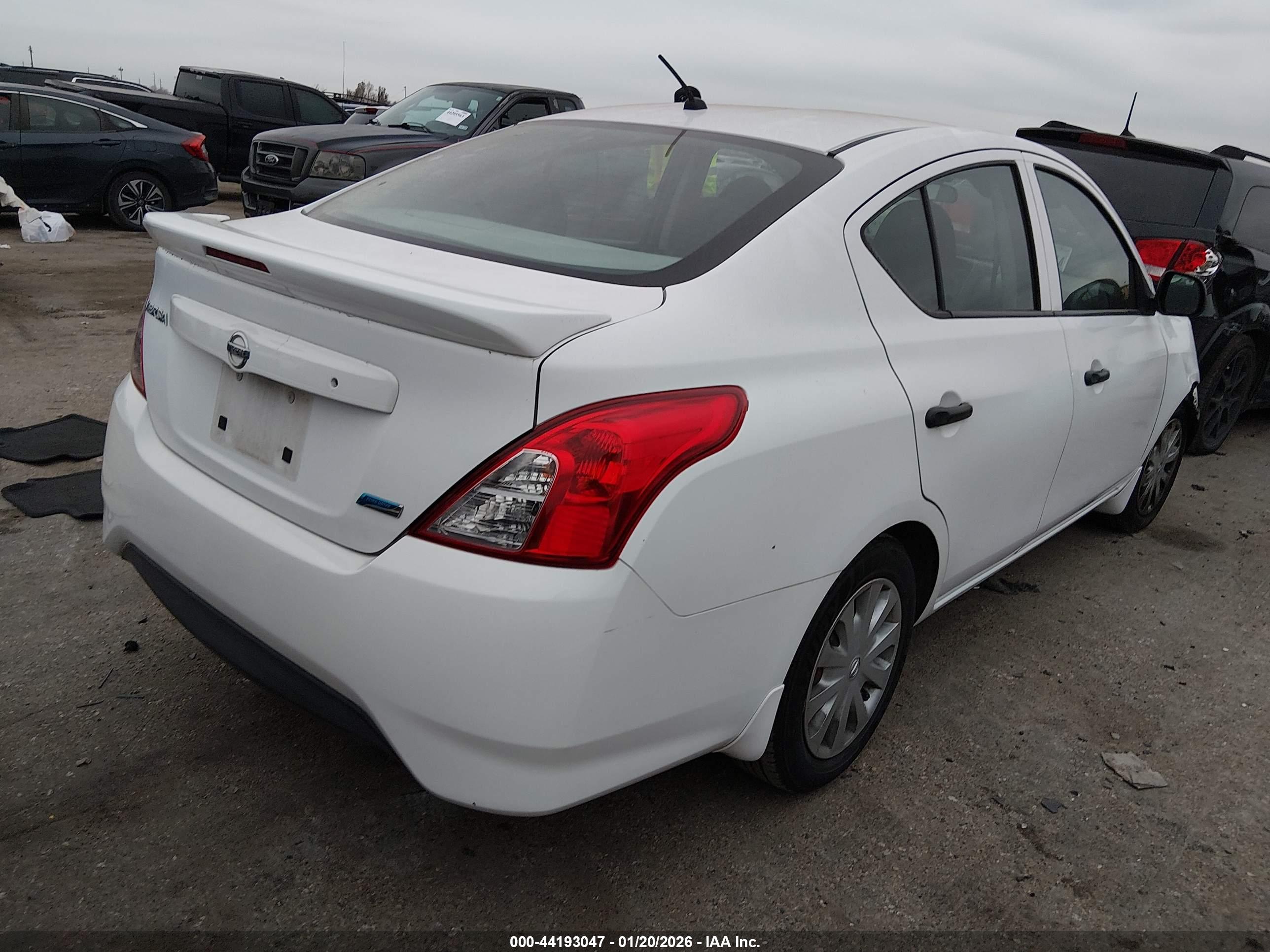 NISSAN VERSA image 4