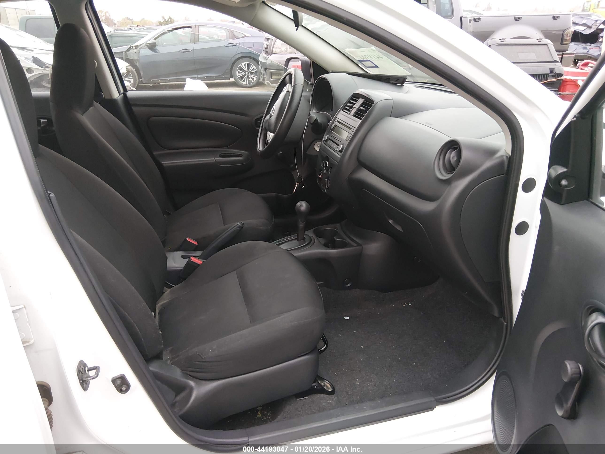 NISSAN VERSA image 5