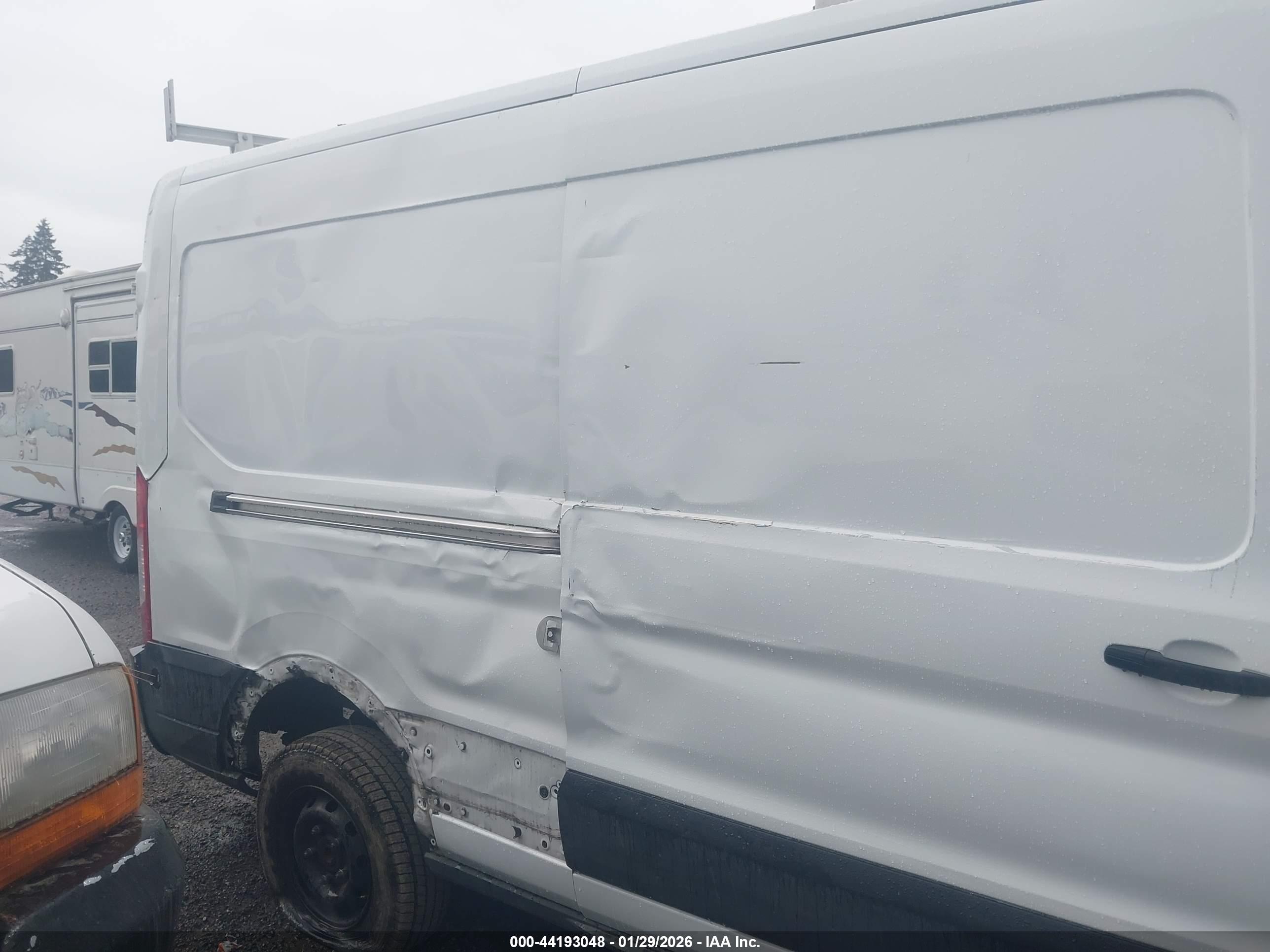 FORD TRANSIT-250 image 6