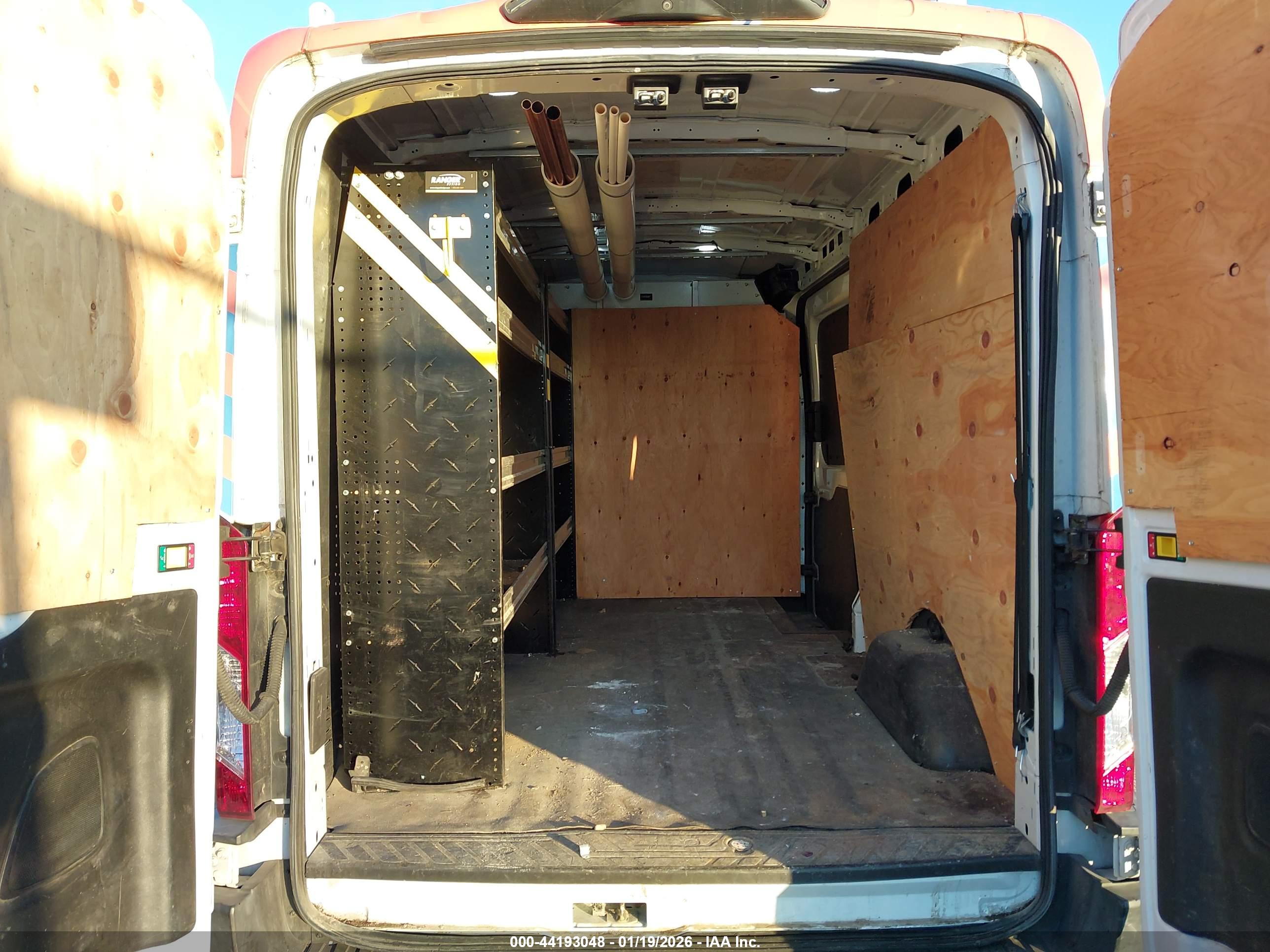 FORD TRANSIT-250 image 8