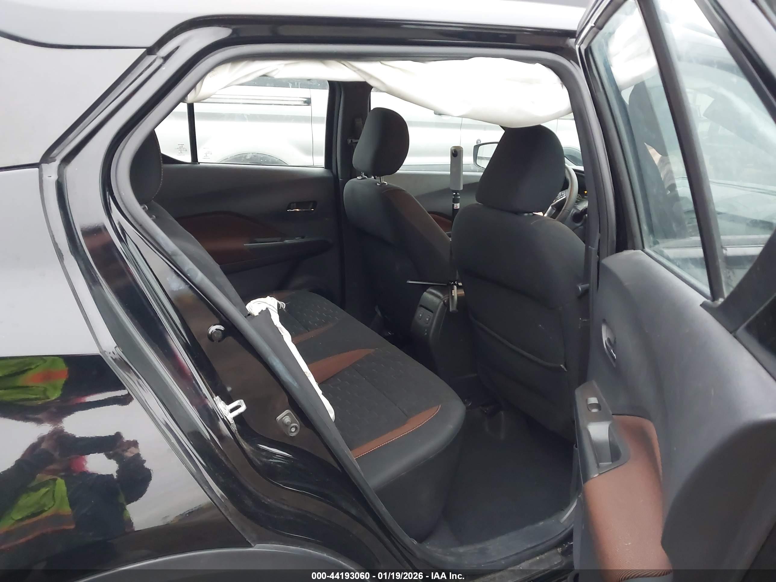 NISSAN KICKS image 8