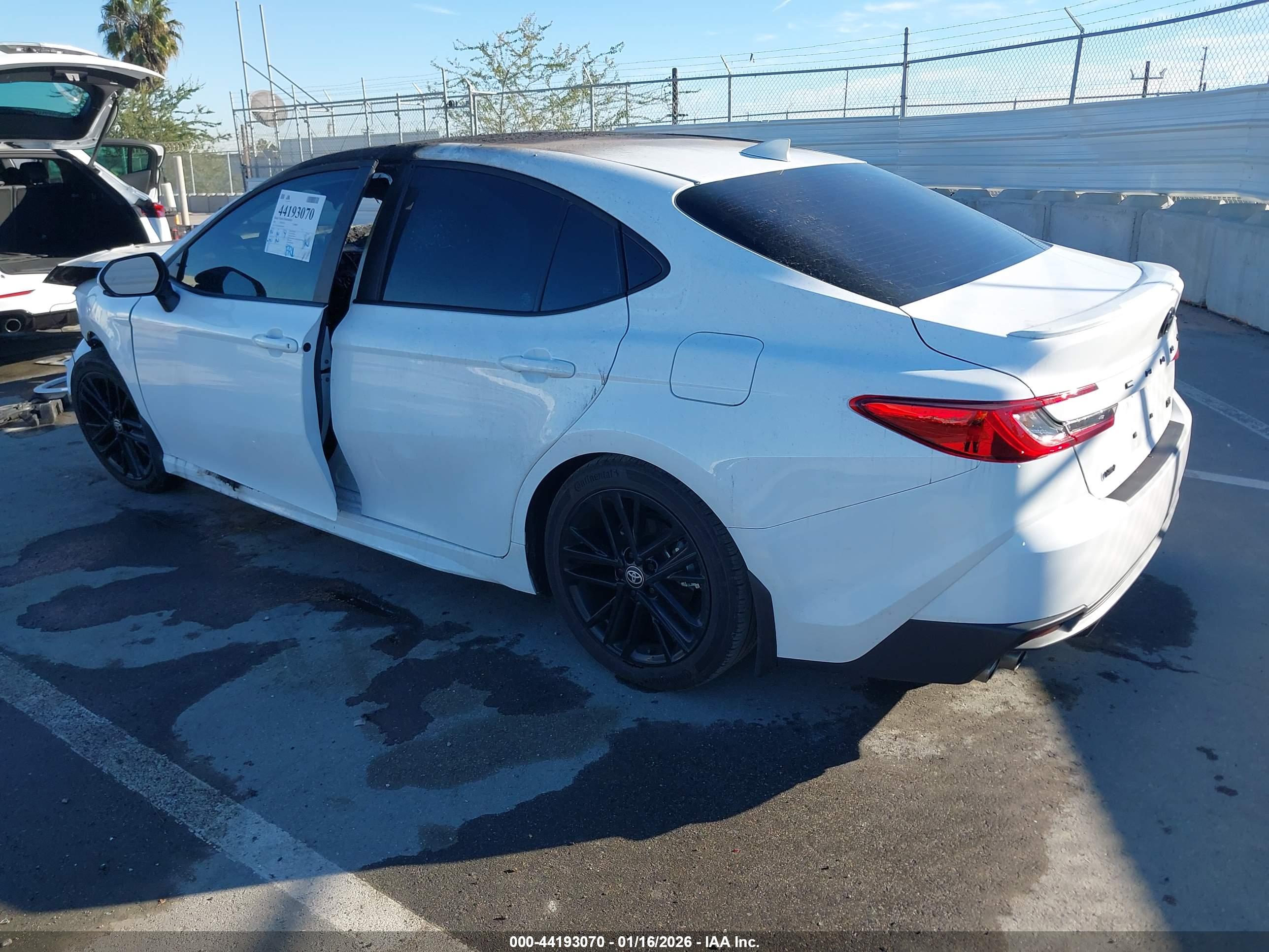 TOYOTA CAMRY image 3