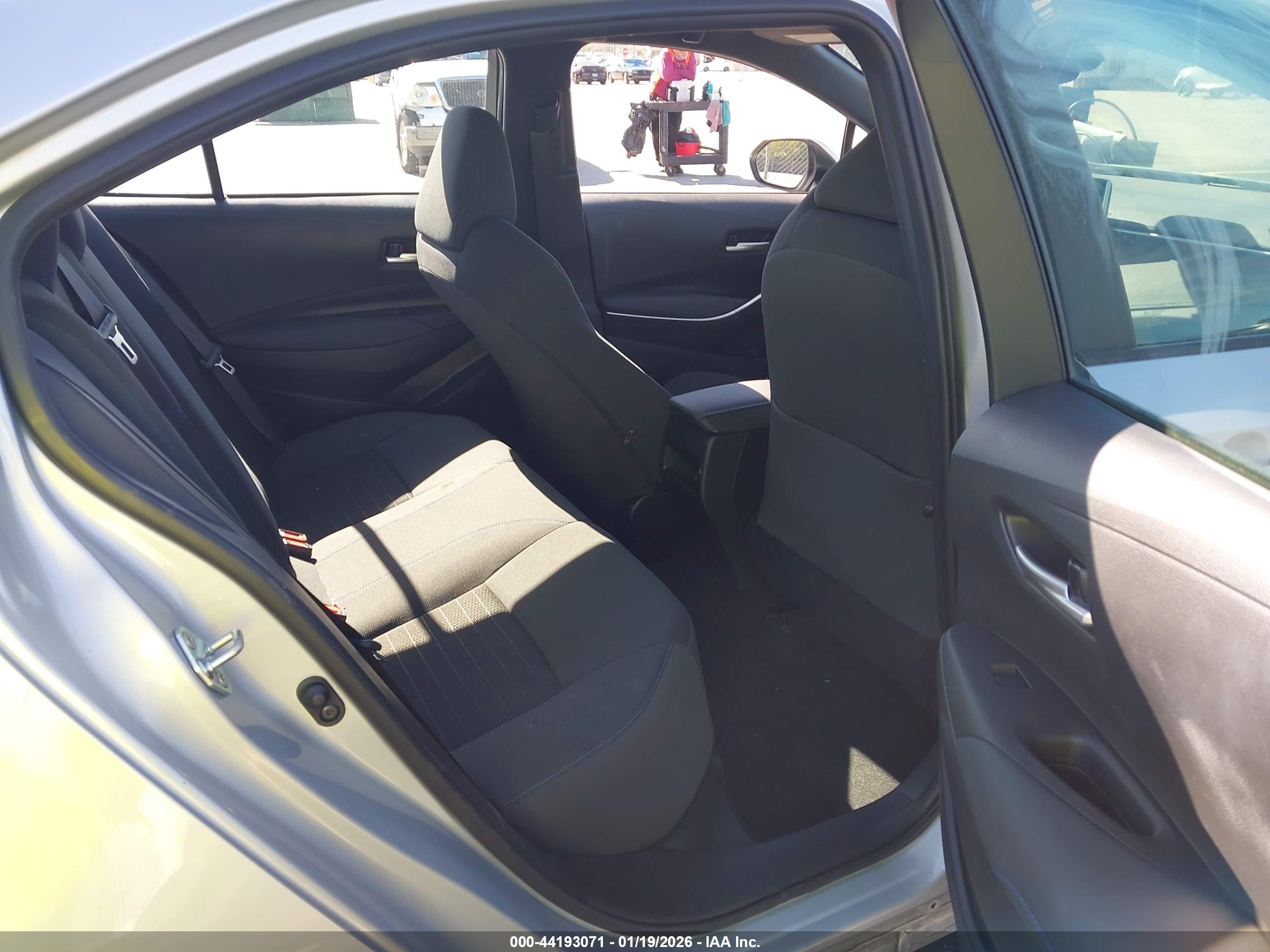TOYOTA COROLLA image 8