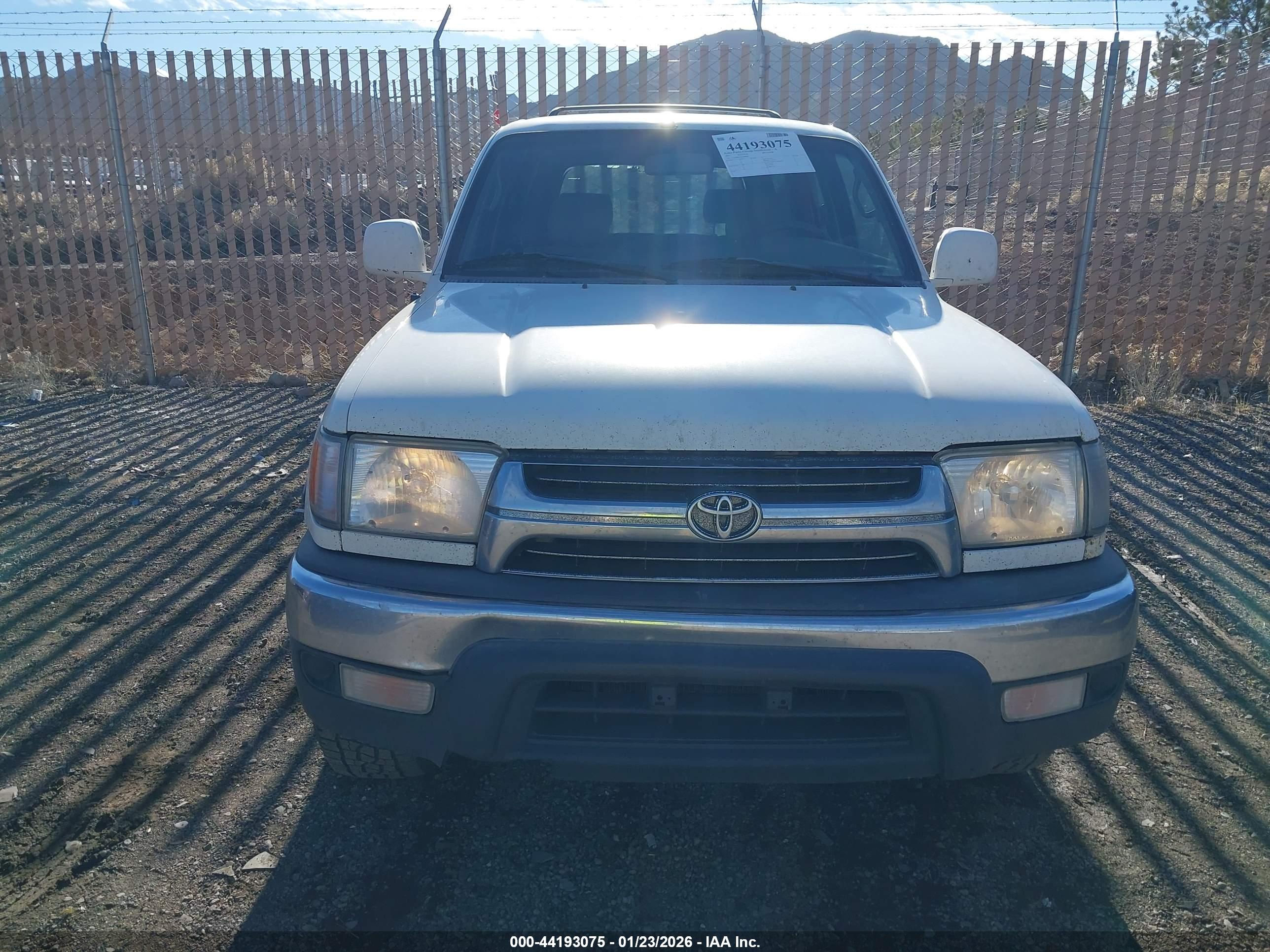 TOYOTA 4RUNNER image 6