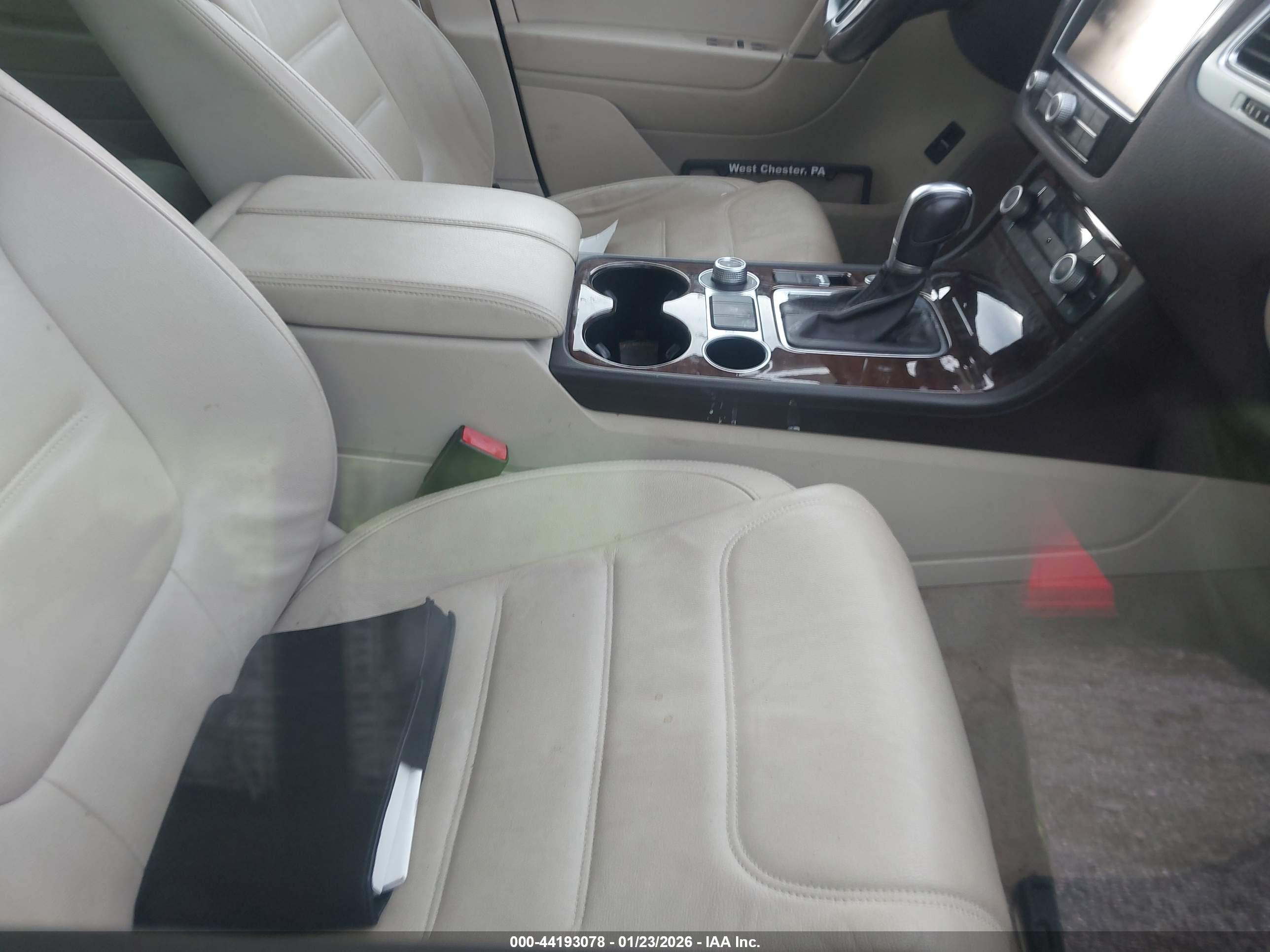 VOLKSWAGEN TOUAREG image 5