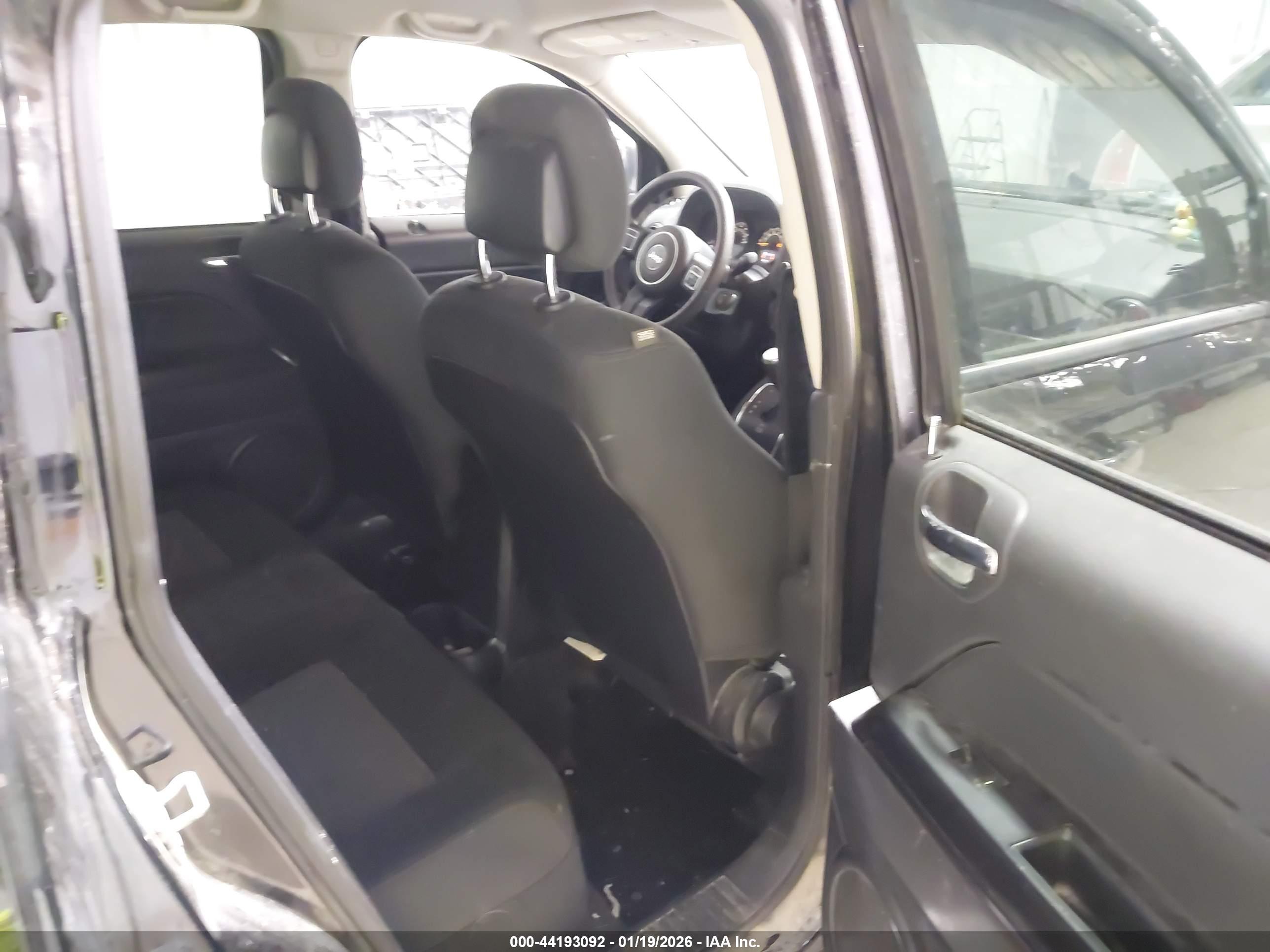 JEEP COMPASS image 8