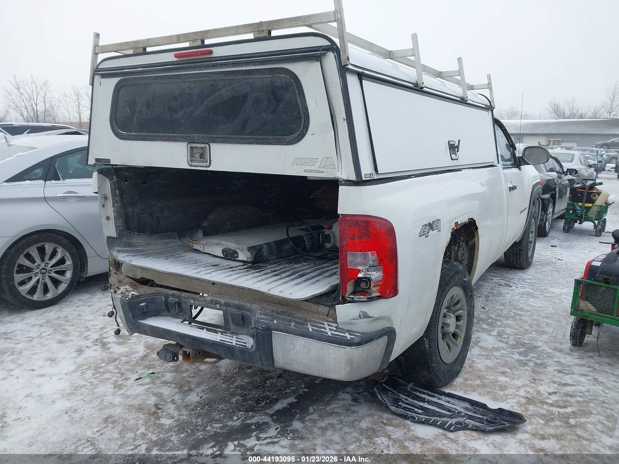 CHEVROLET SILVERADO image 4