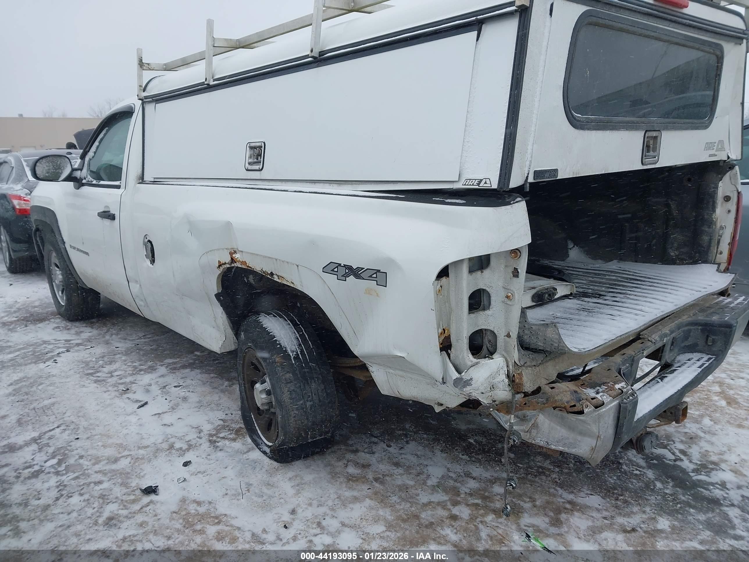 CHEVROLET SILVERADO image 6