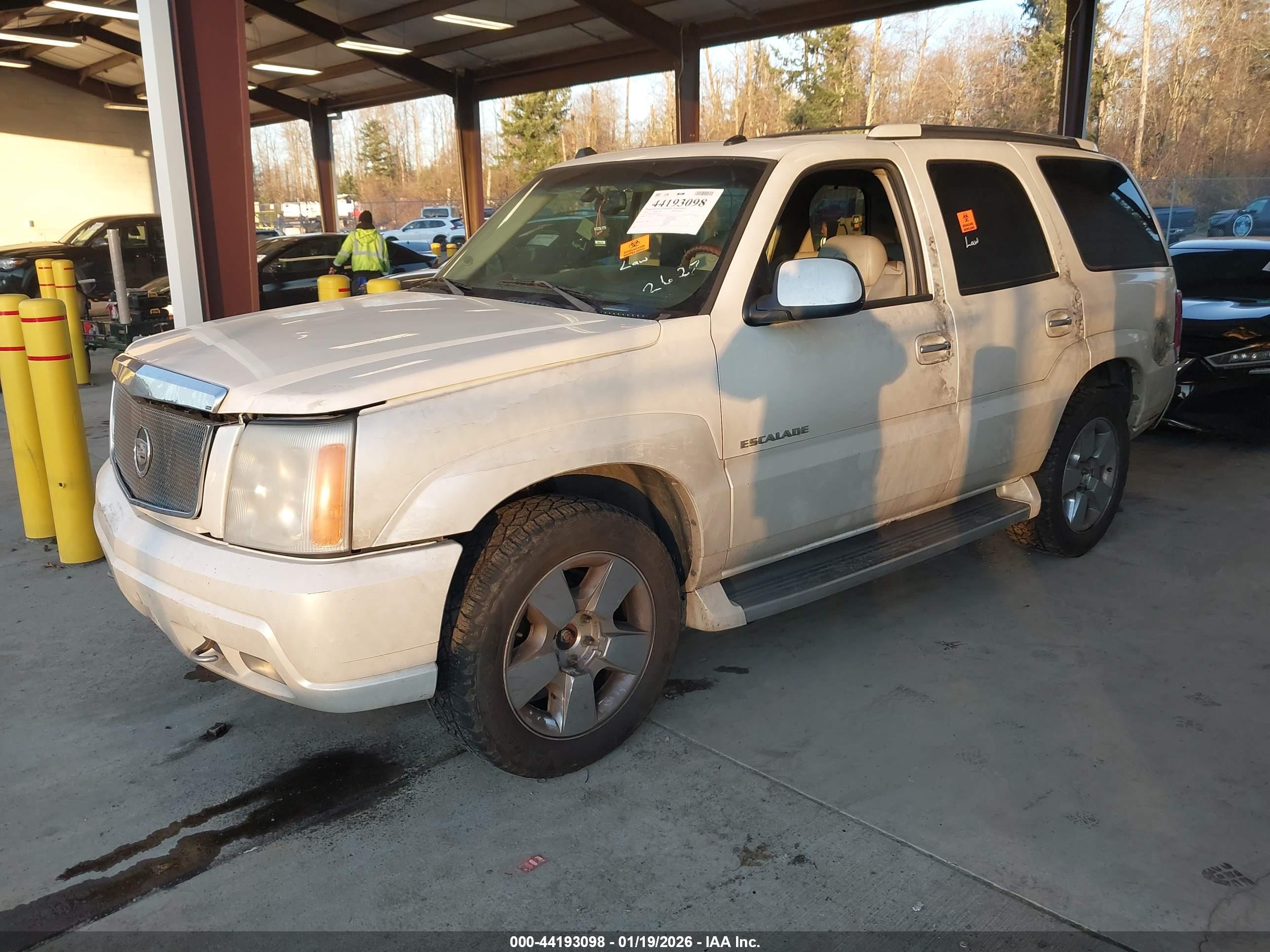 CADILLAC ESCALADE image 2