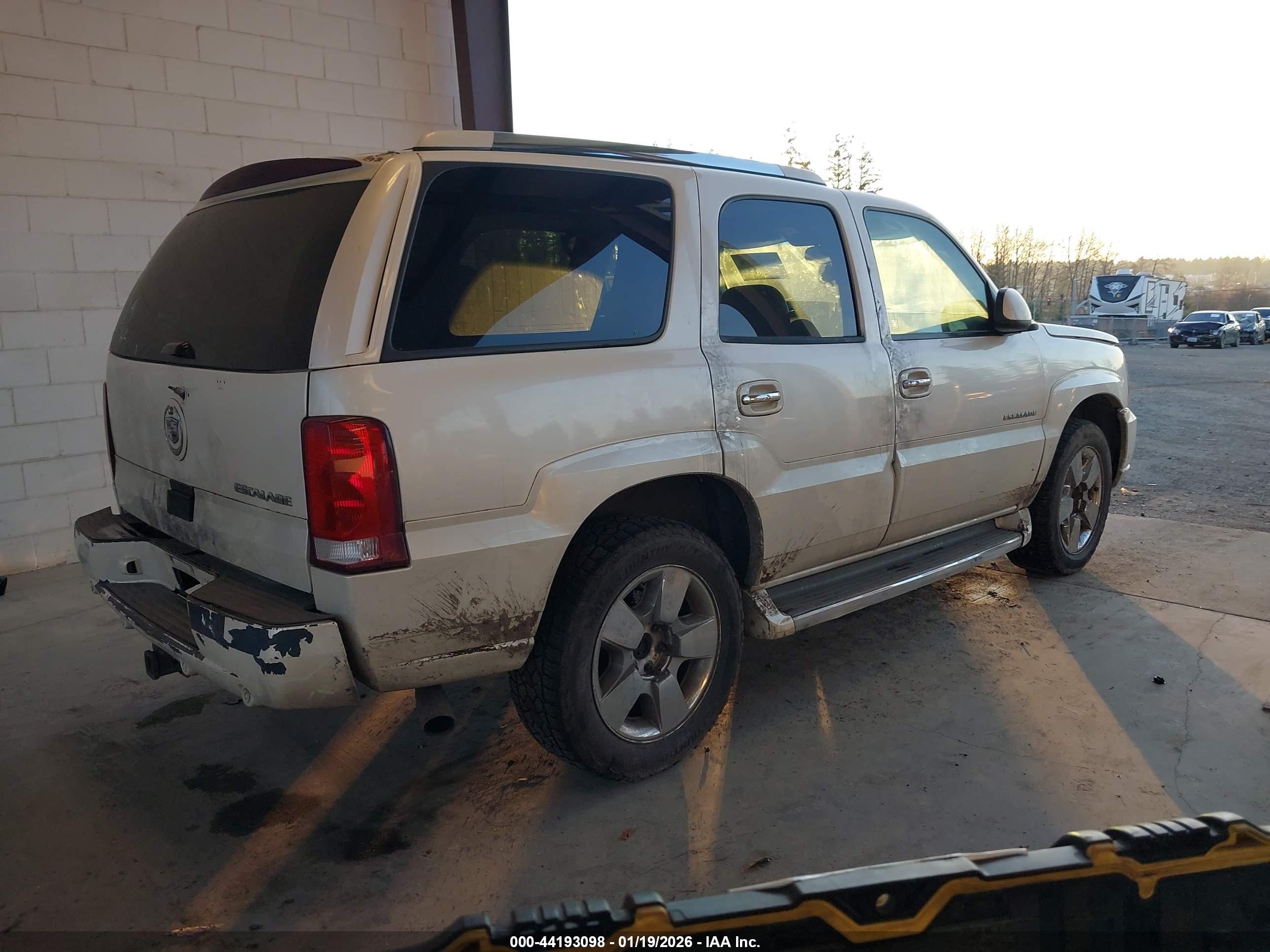CADILLAC ESCALADE image 4