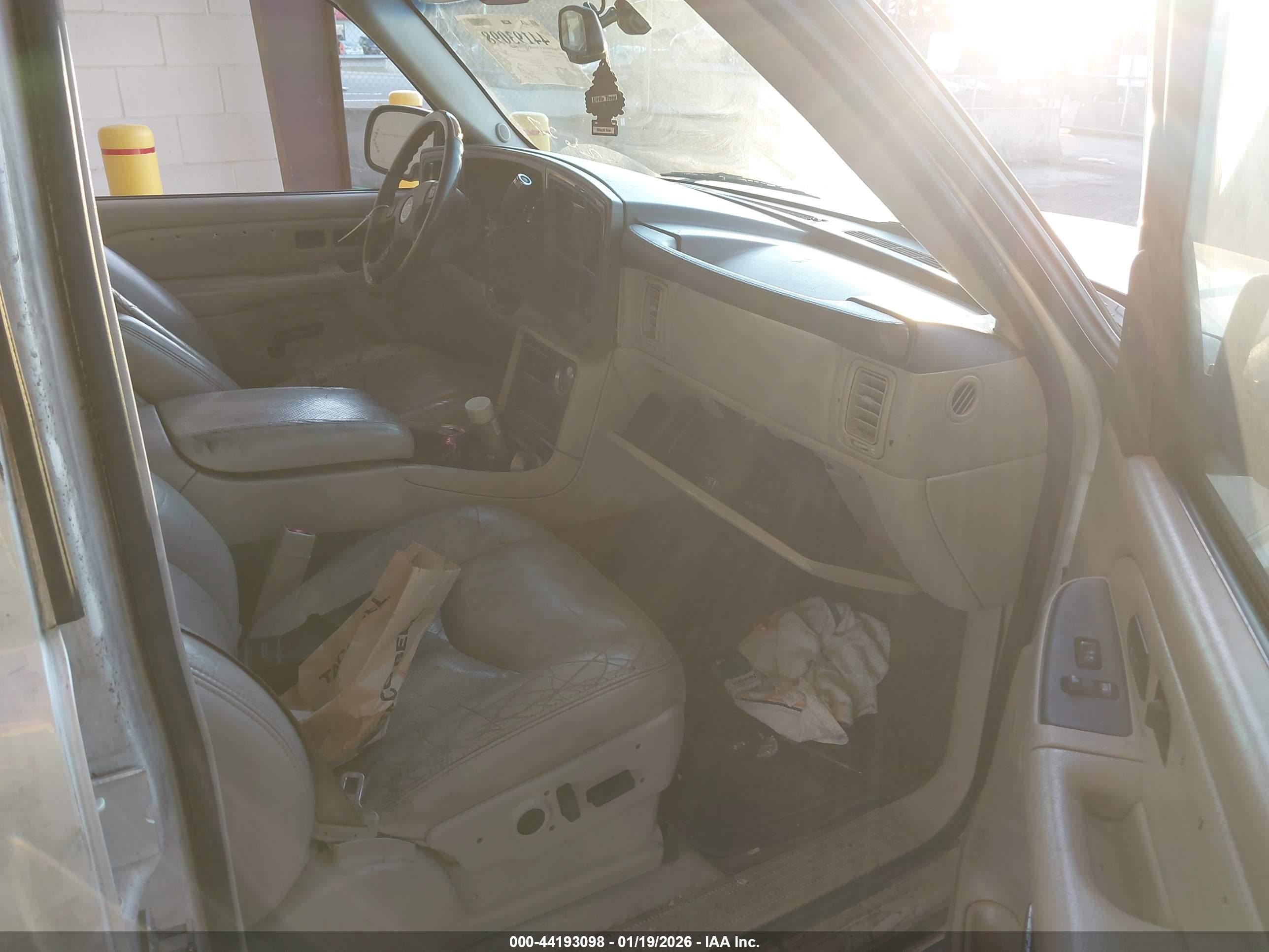 CADILLAC ESCALADE image 5