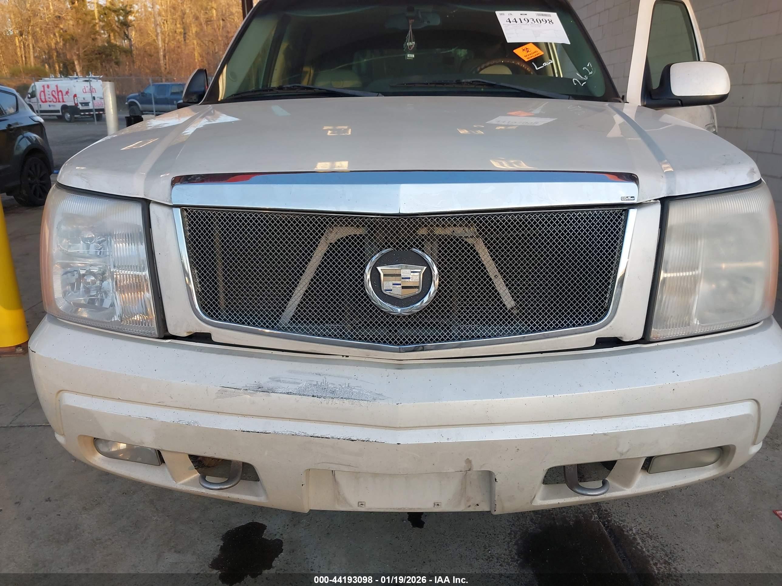 CADILLAC ESCALADE image 6