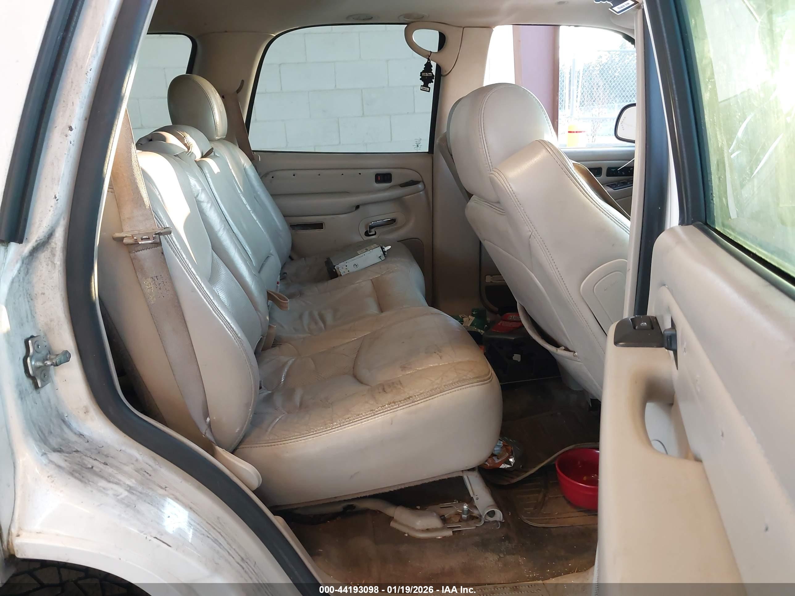 CADILLAC ESCALADE image 8