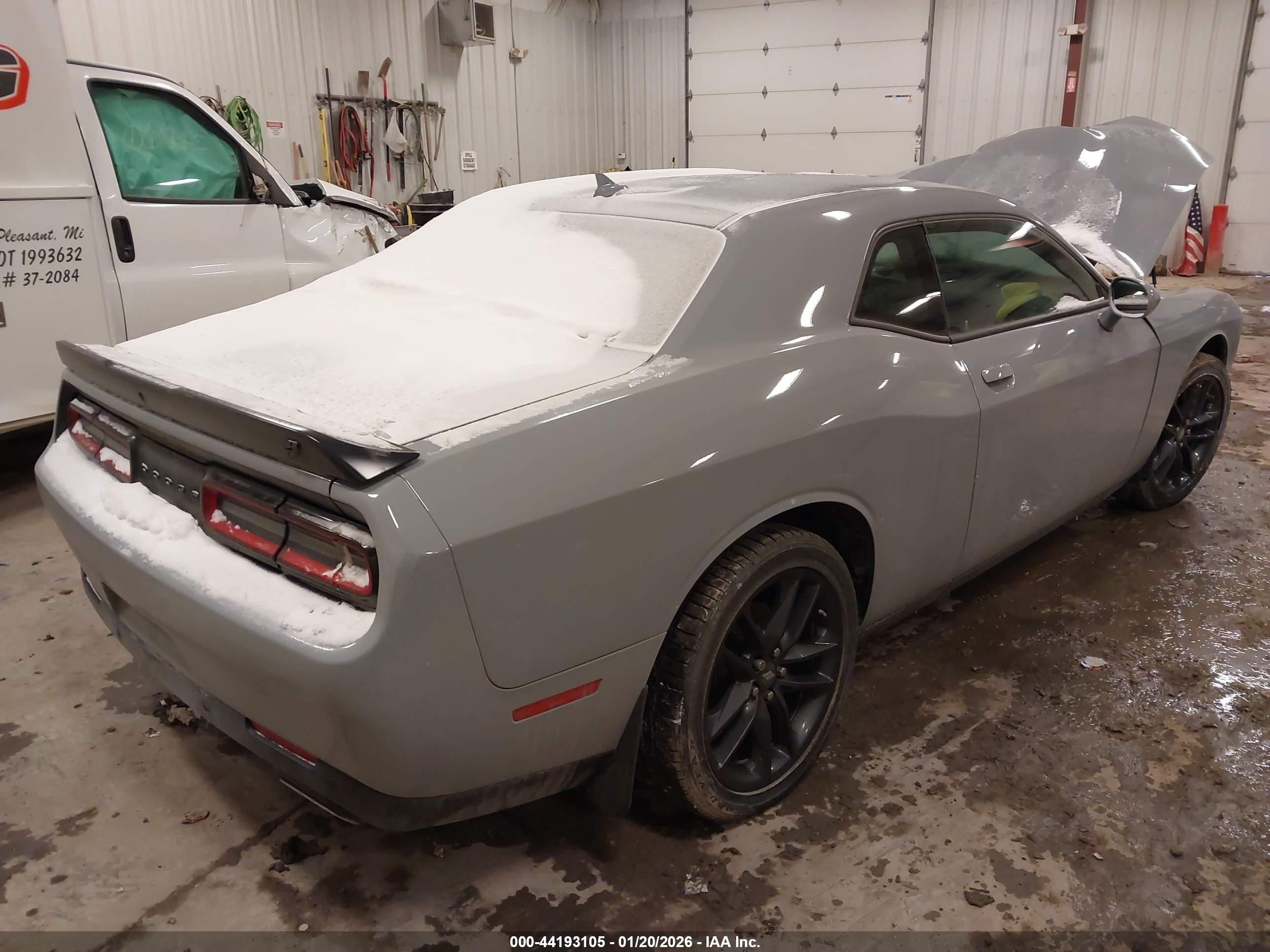 DODGE CHALLENGER image 4