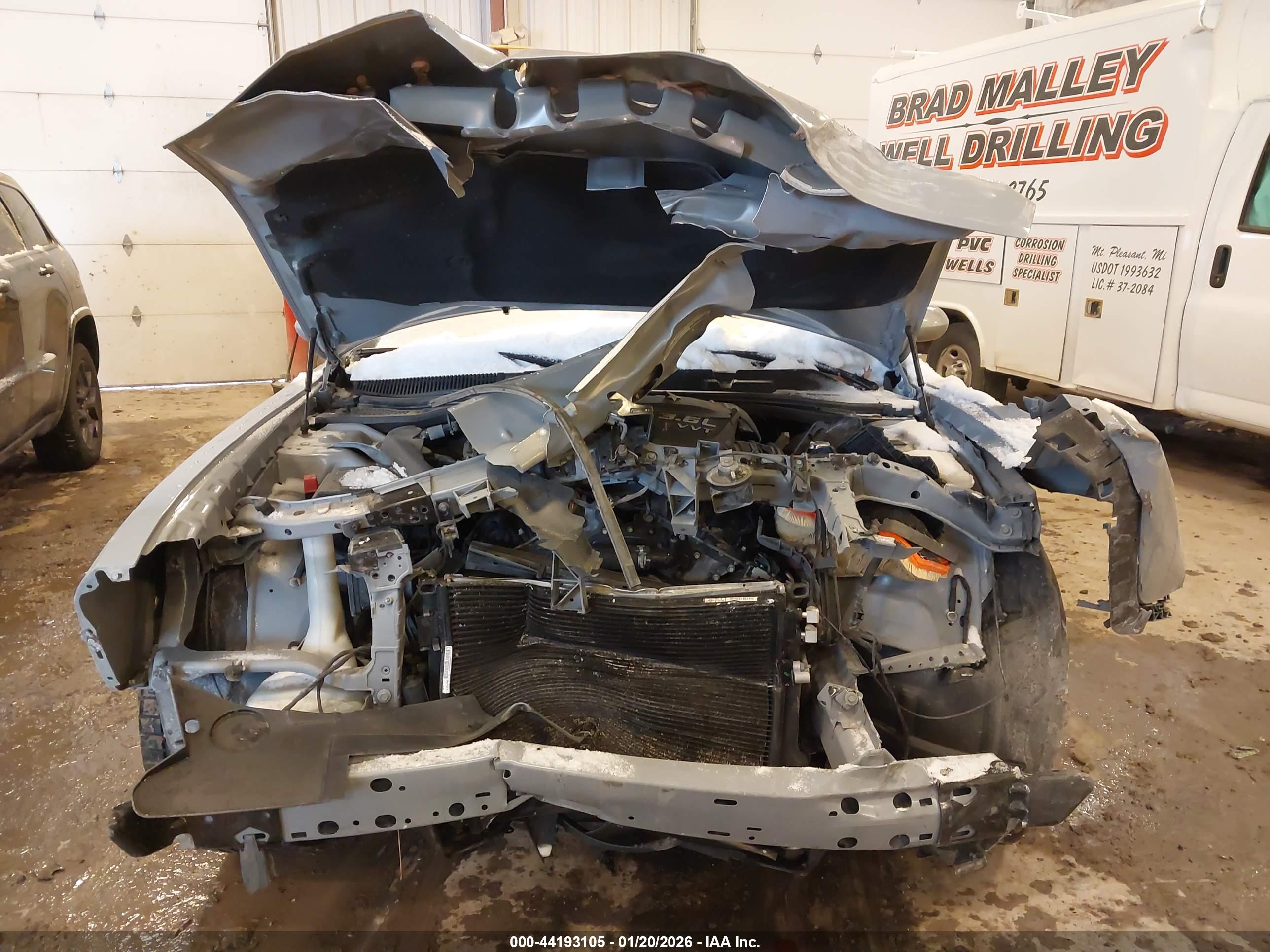 DODGE CHALLENGER image 6