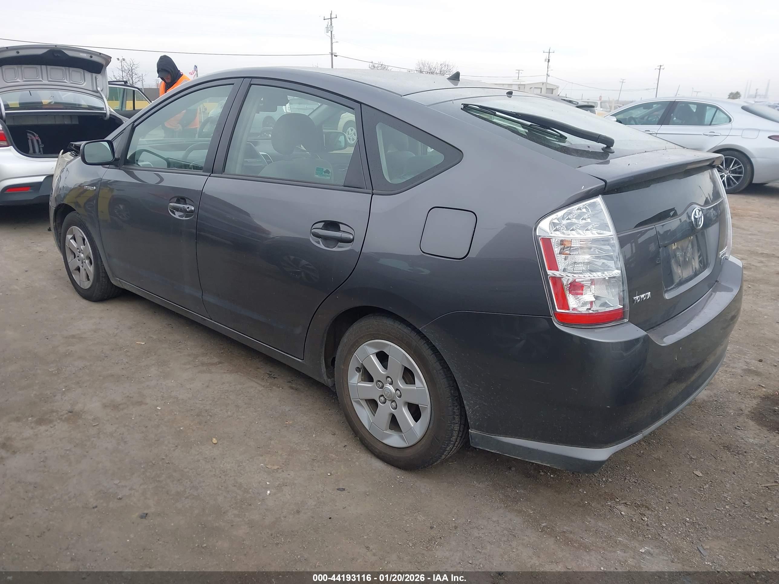 TOYOTA PRIUS image 3
