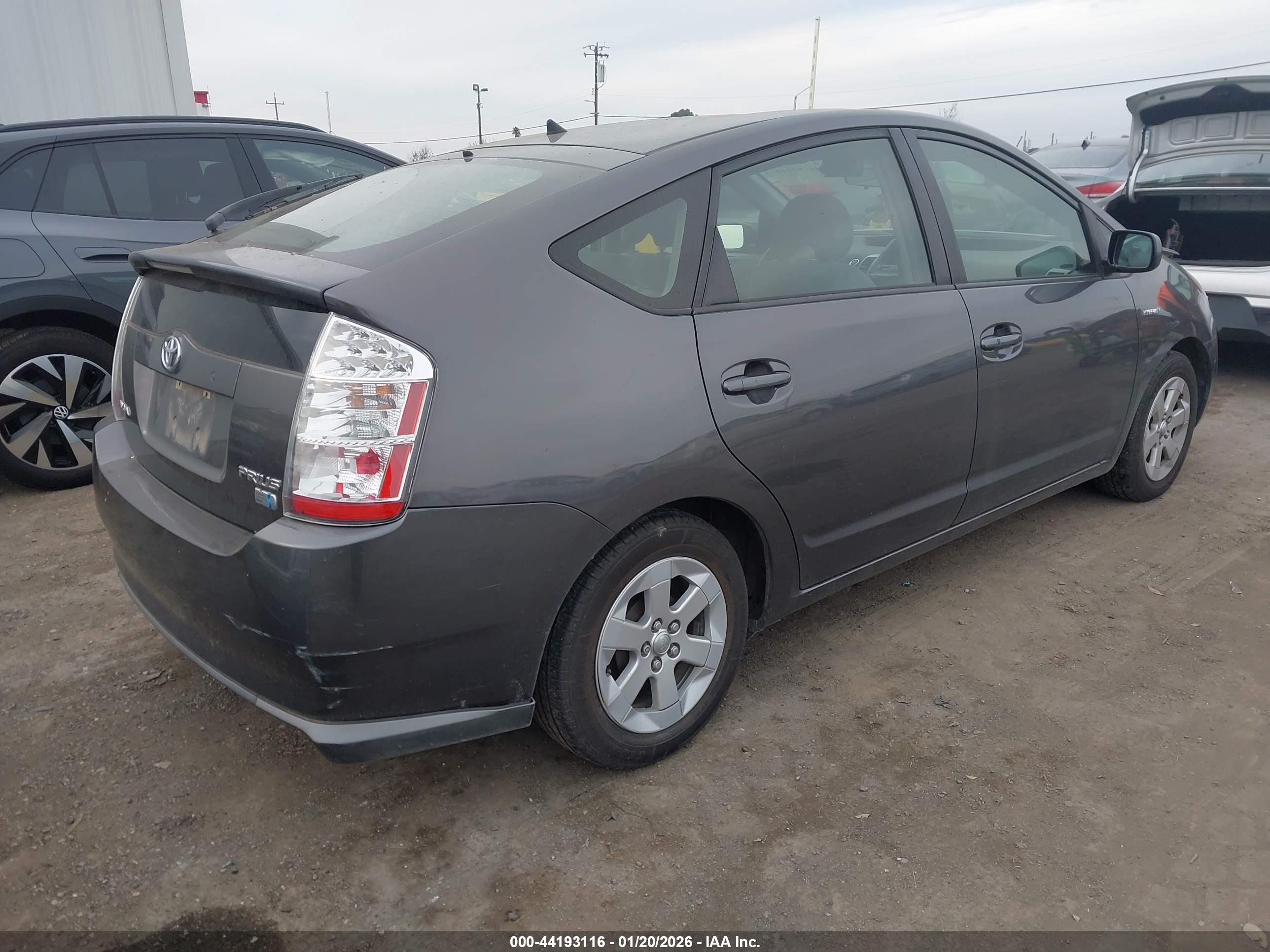 TOYOTA PRIUS image 4