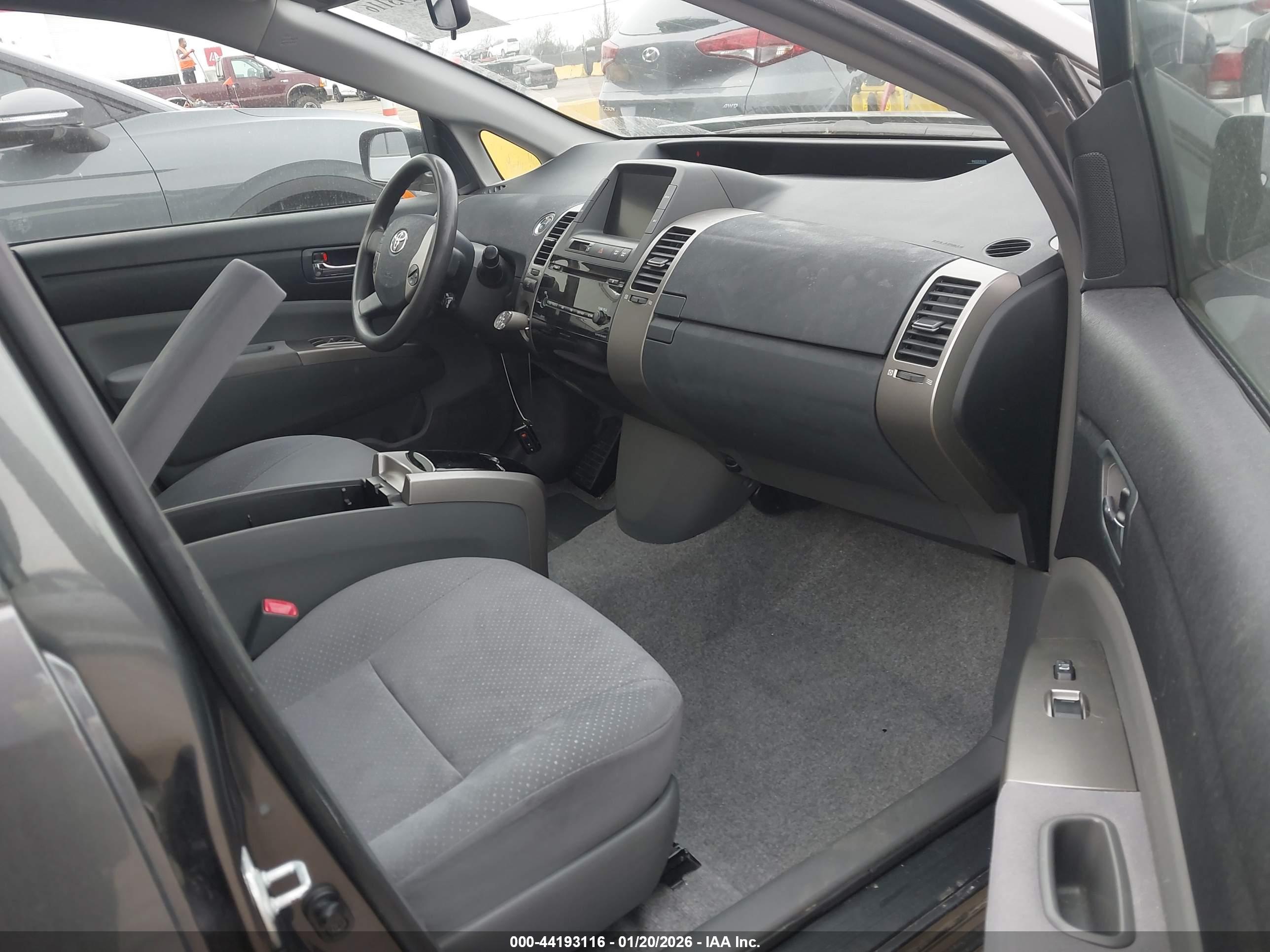 TOYOTA PRIUS image 5