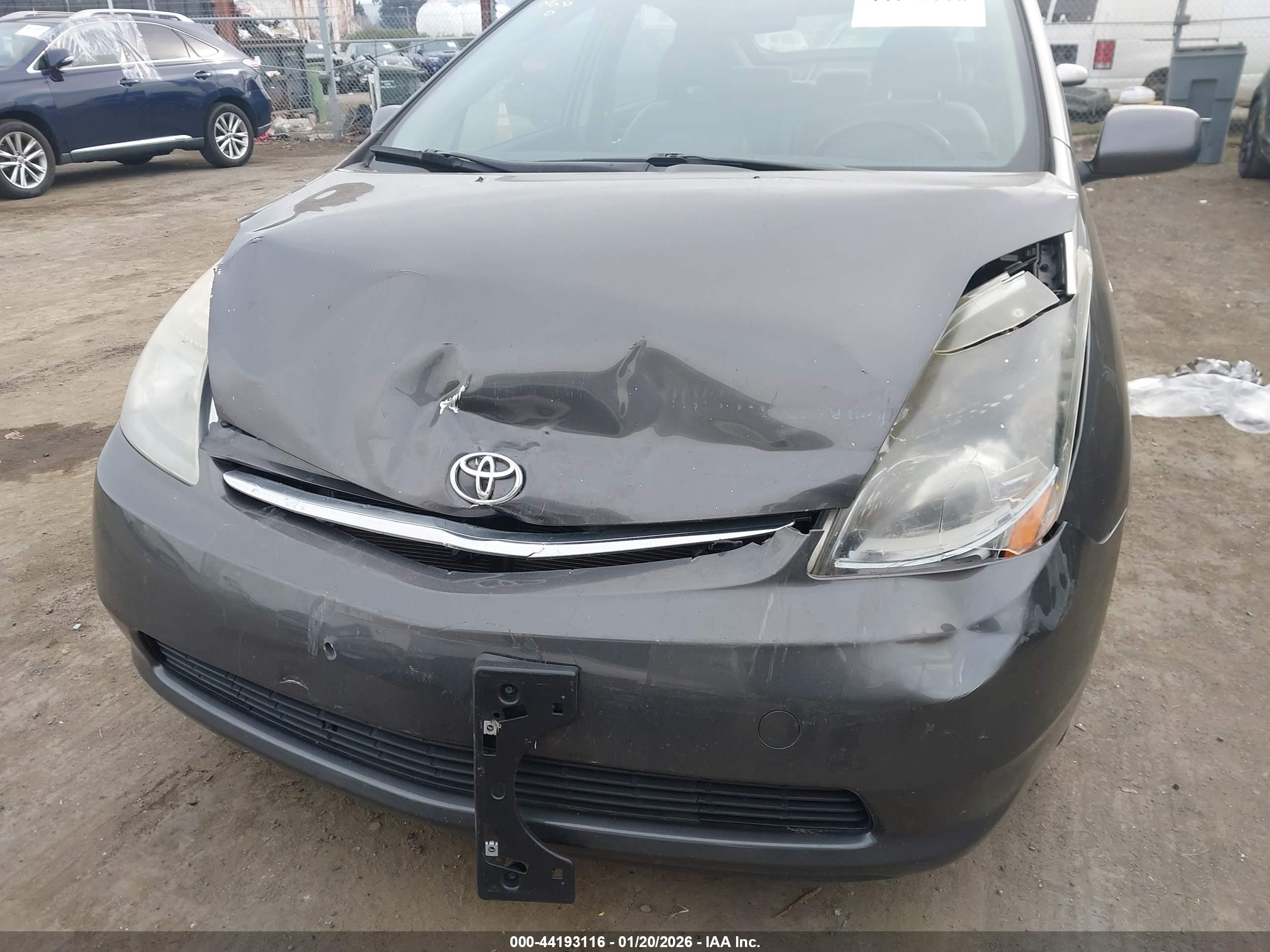 TOYOTA PRIUS image 6
