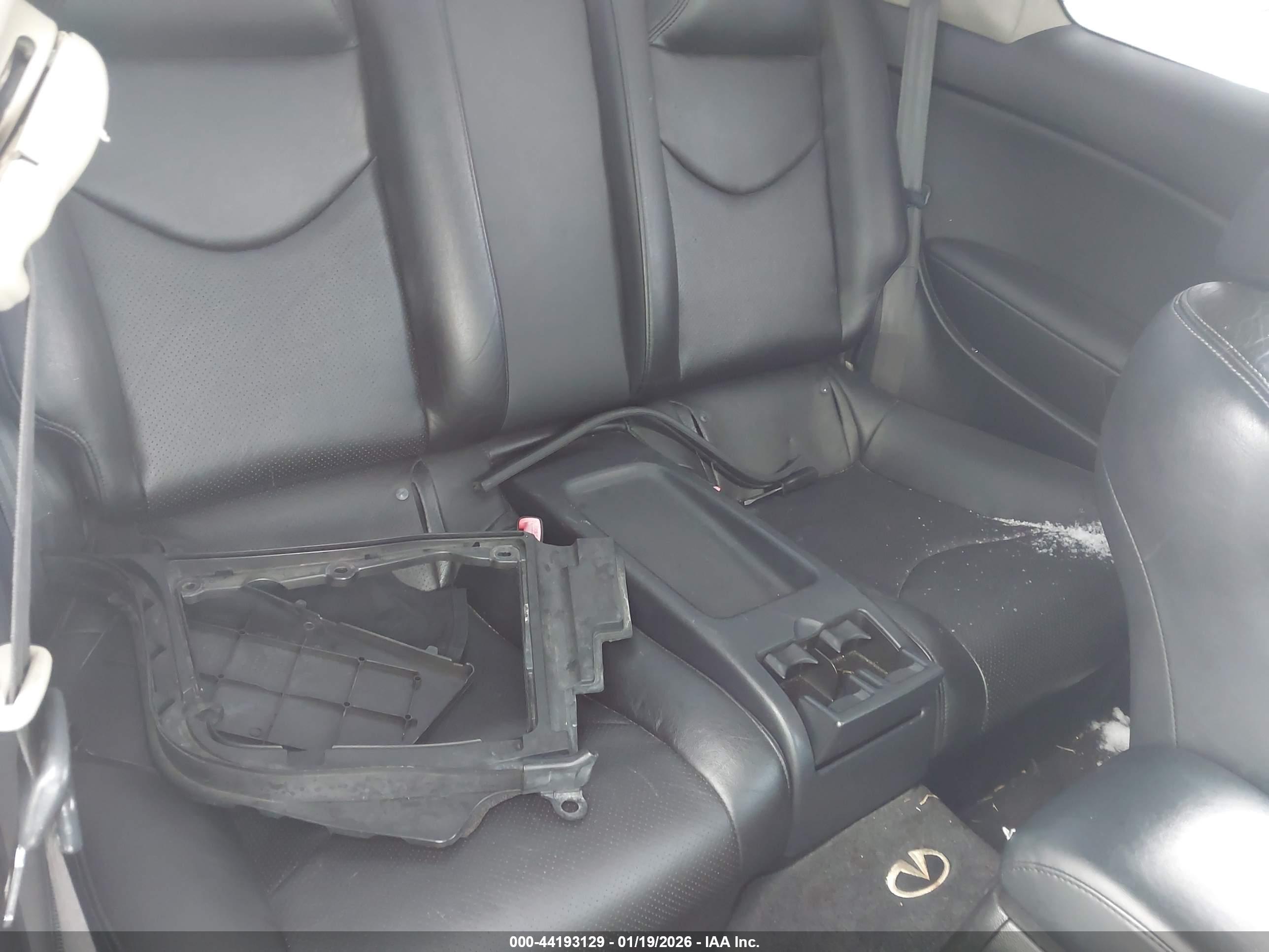 INFINITI G37 image 8