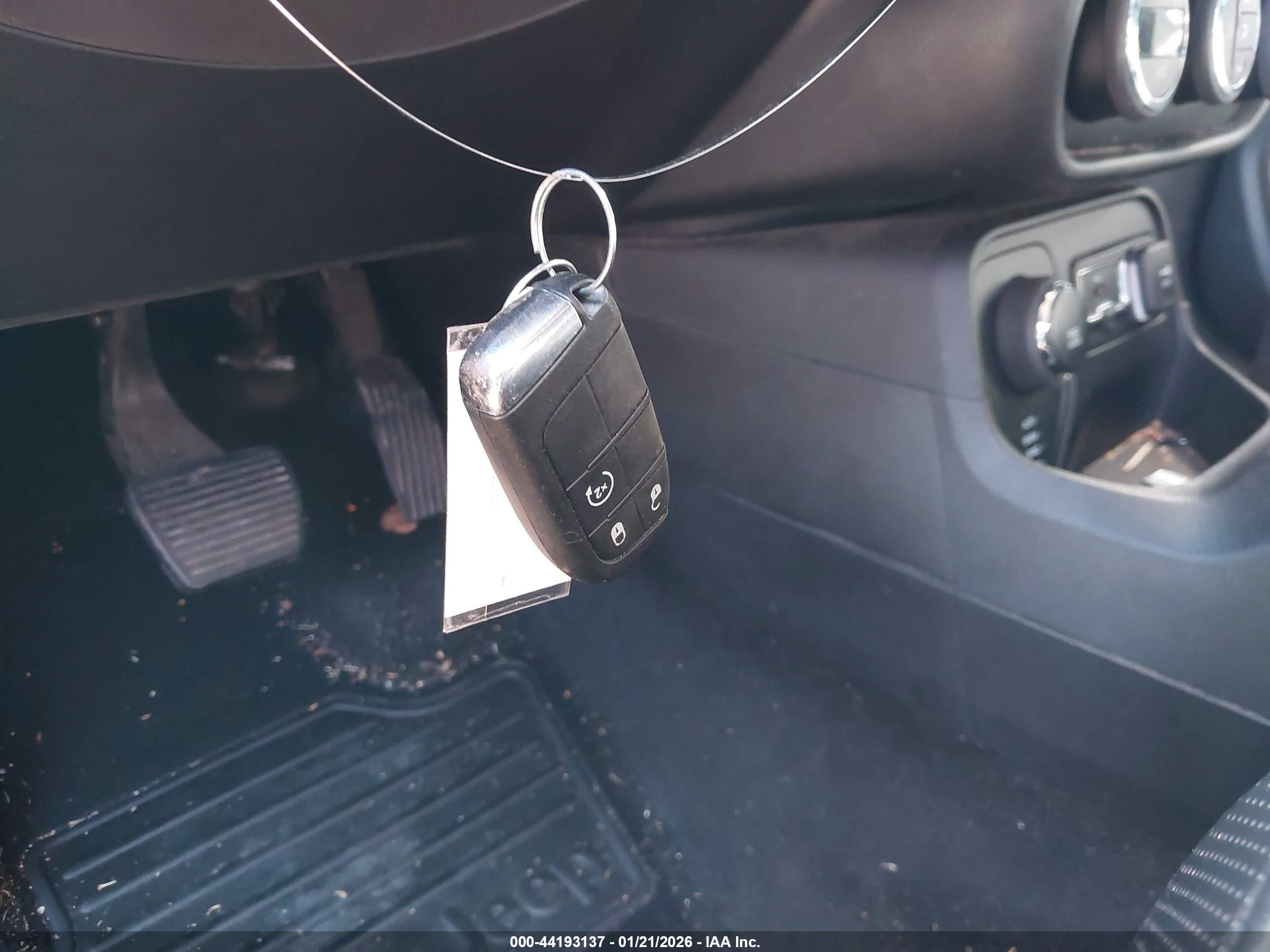 JEEP RENEGADE image 11