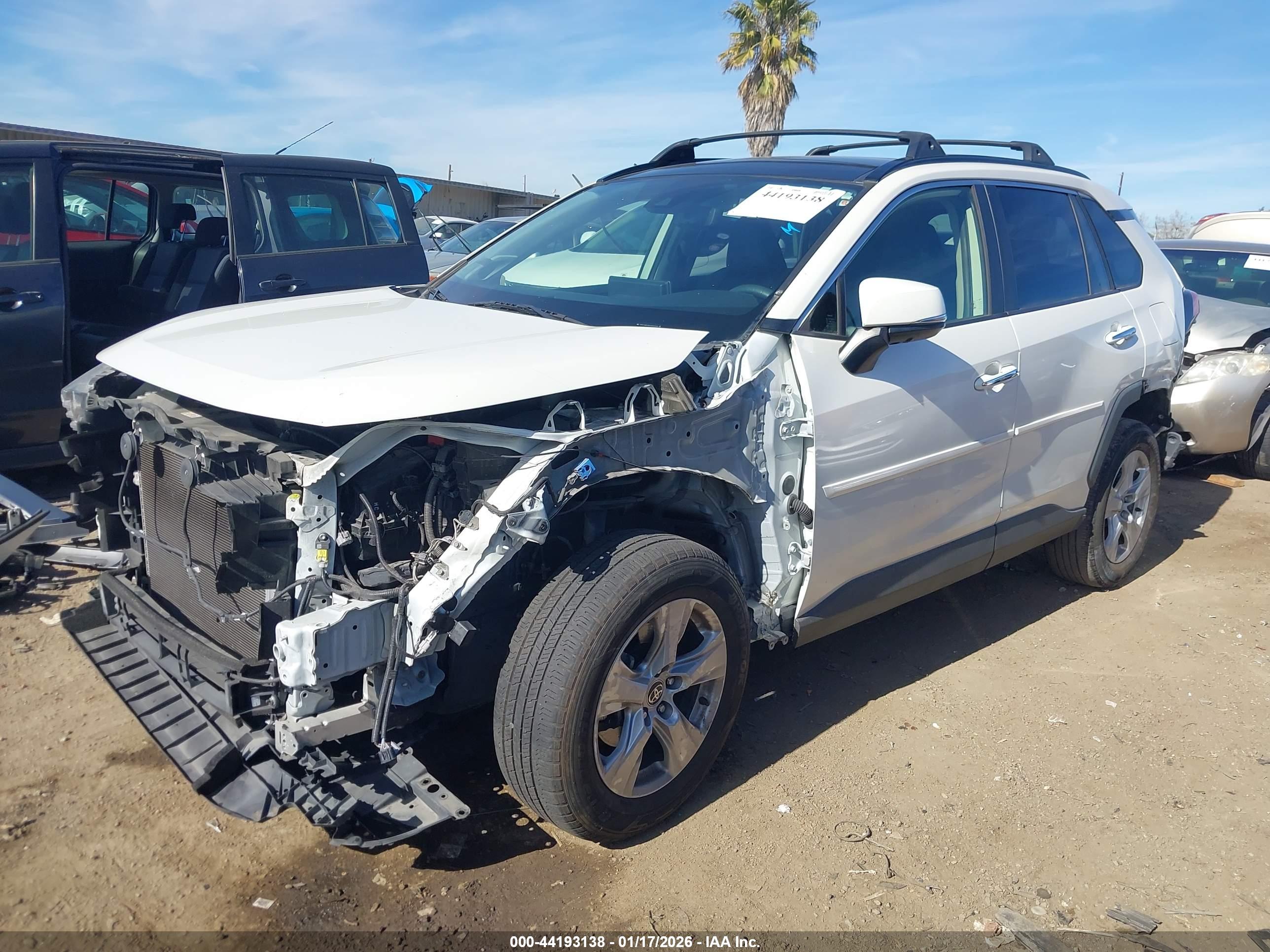 TOYOTA RAV4 image 2