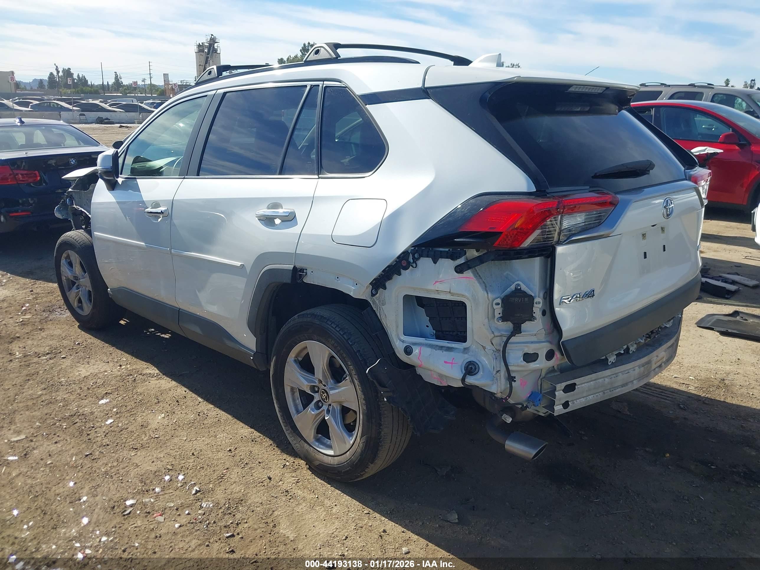 TOYOTA RAV4 image 3