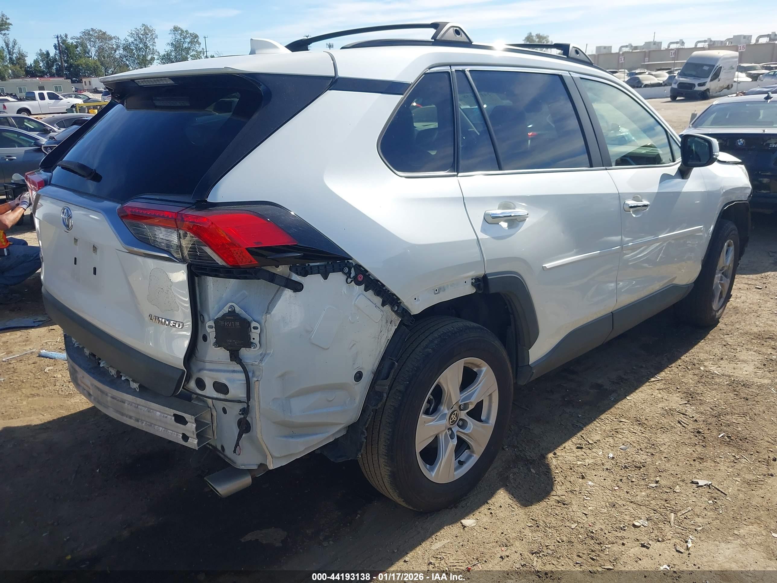 TOYOTA RAV4 image 4