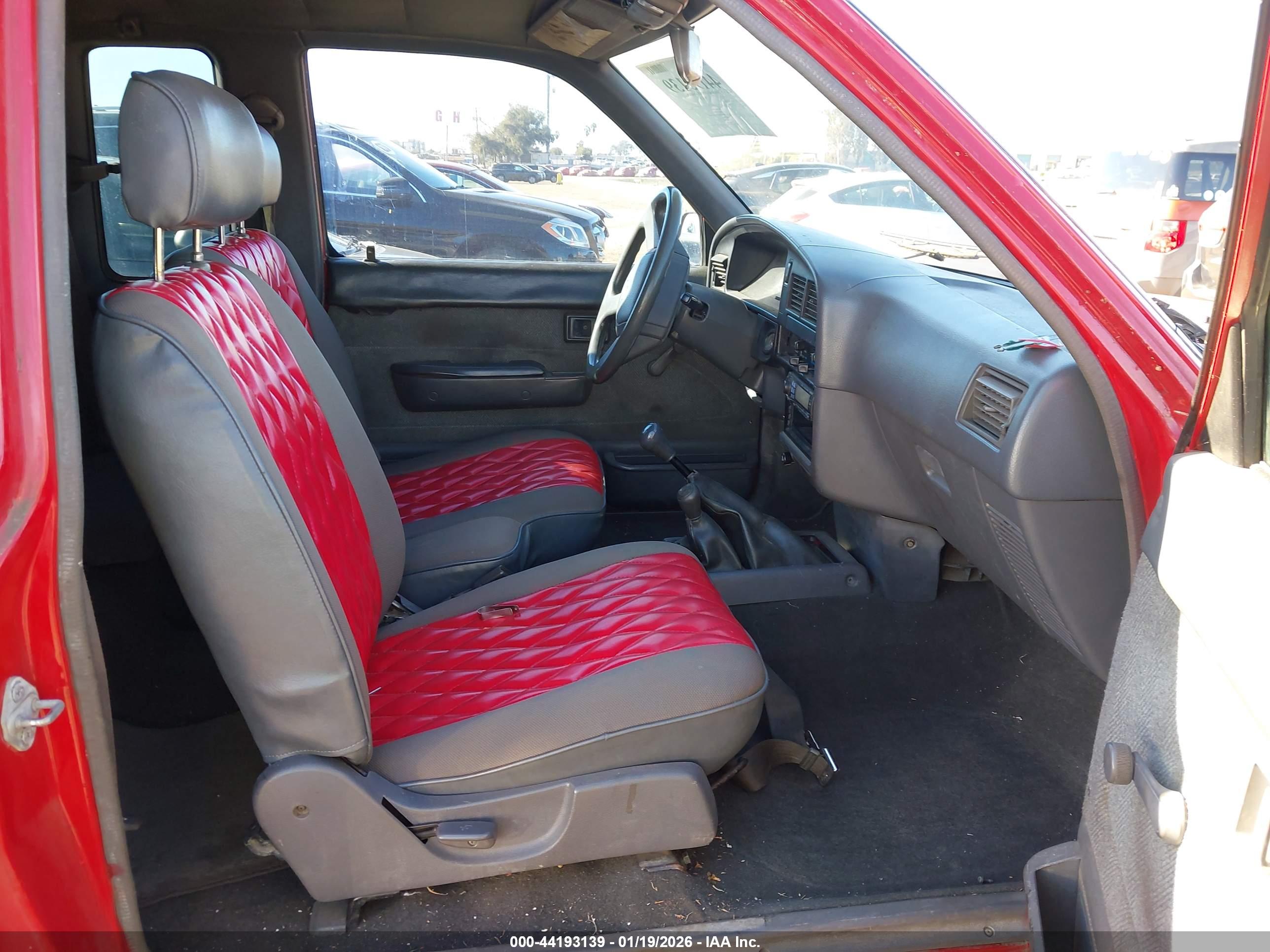 TOYOTA PICKUP image 5
