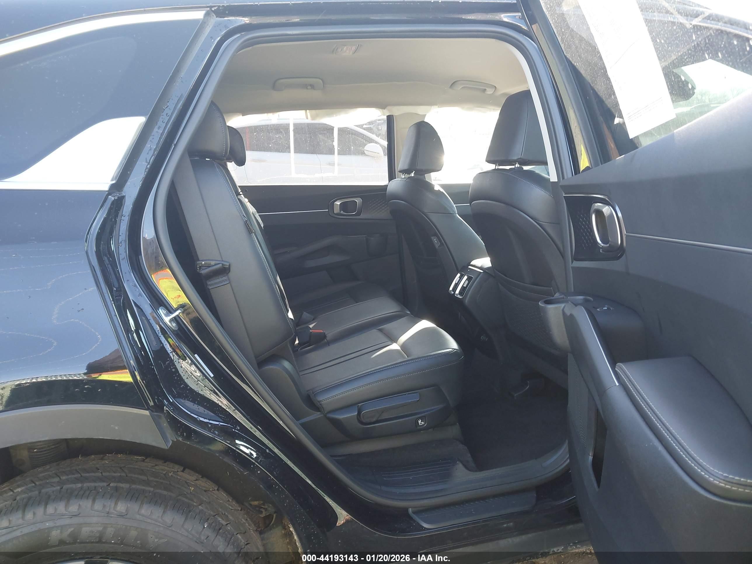 KIA SORENTO image 8