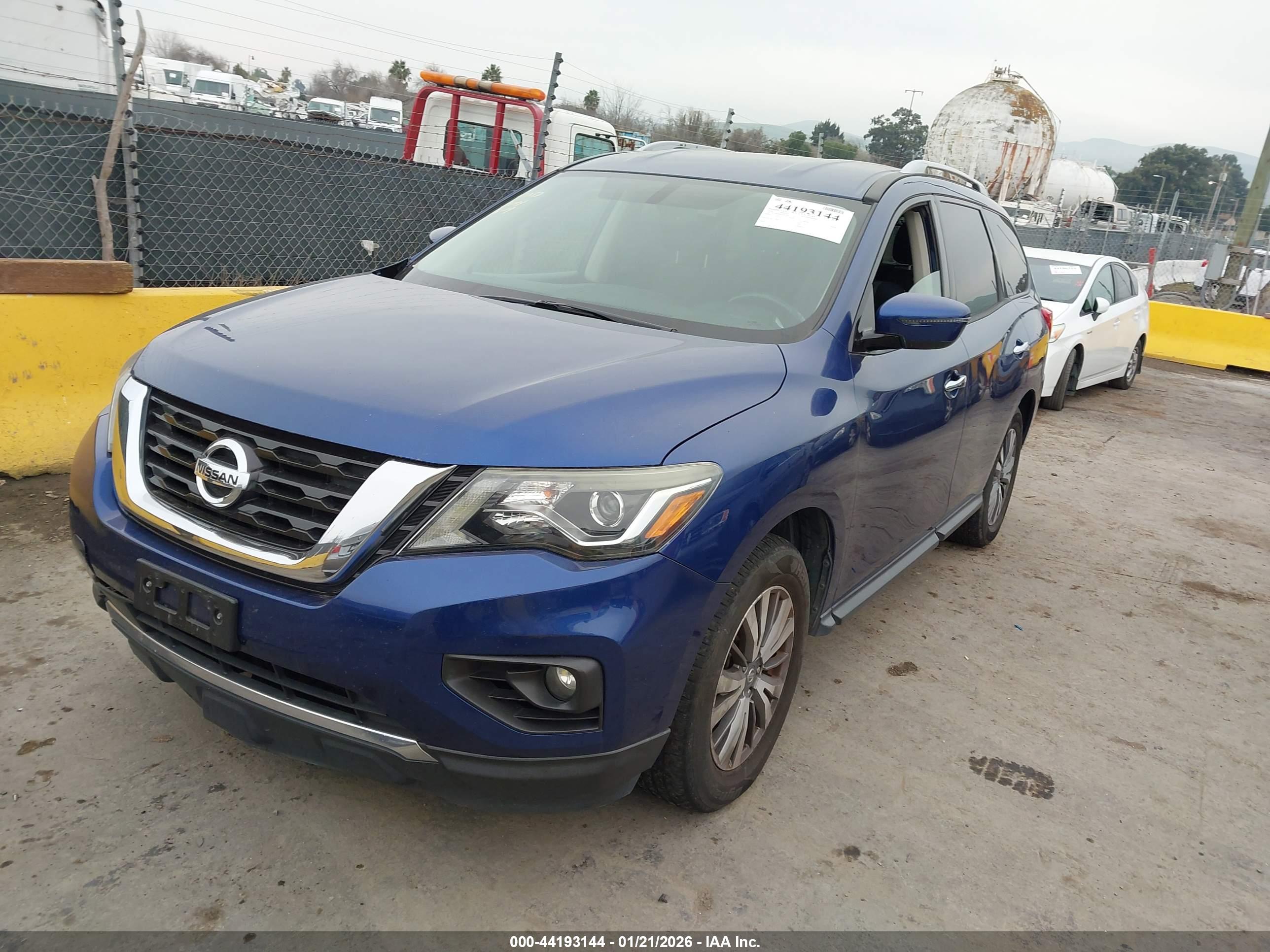 NISSAN PATHFINDER image 2