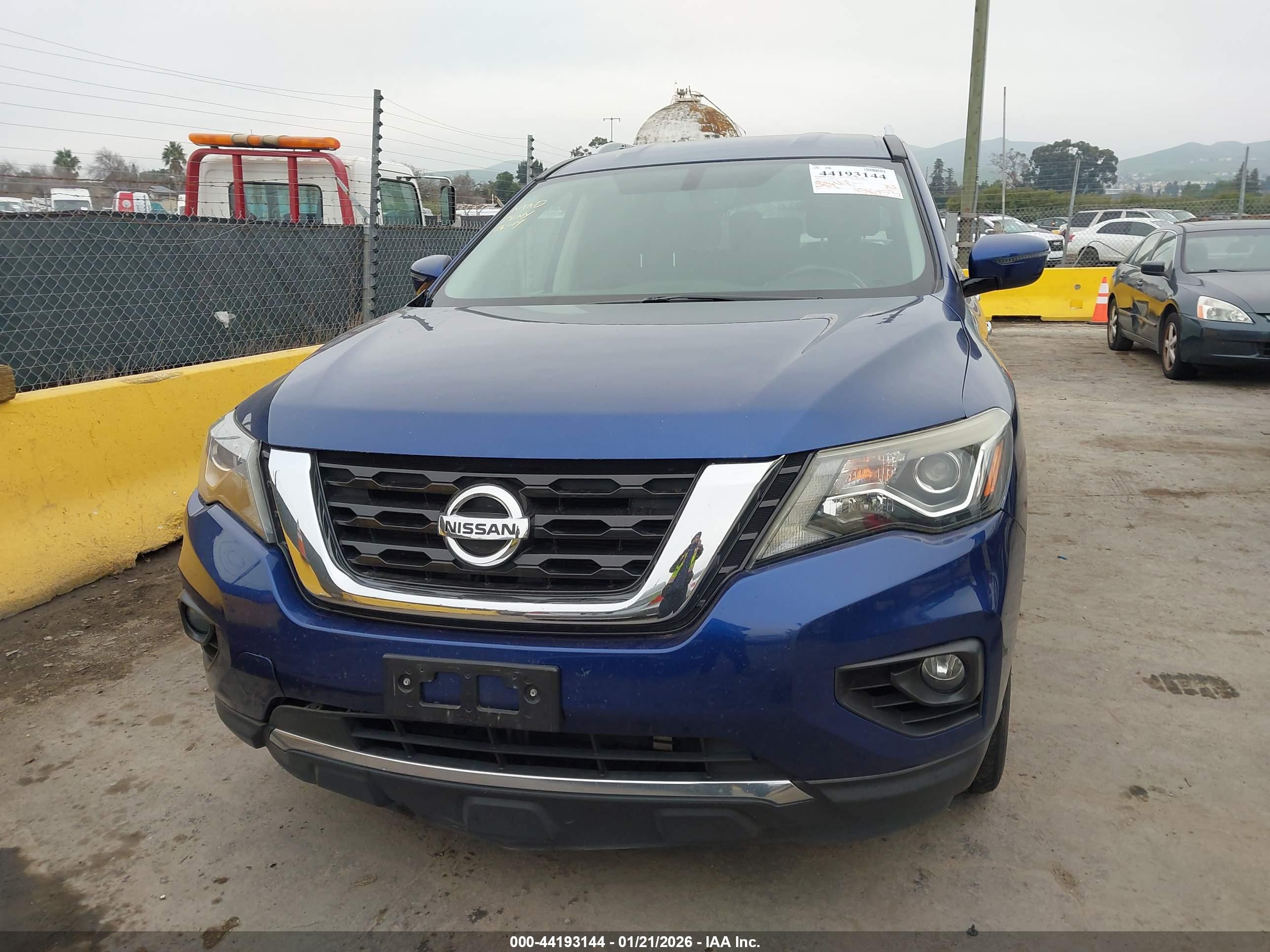 NISSAN PATHFINDER image 6